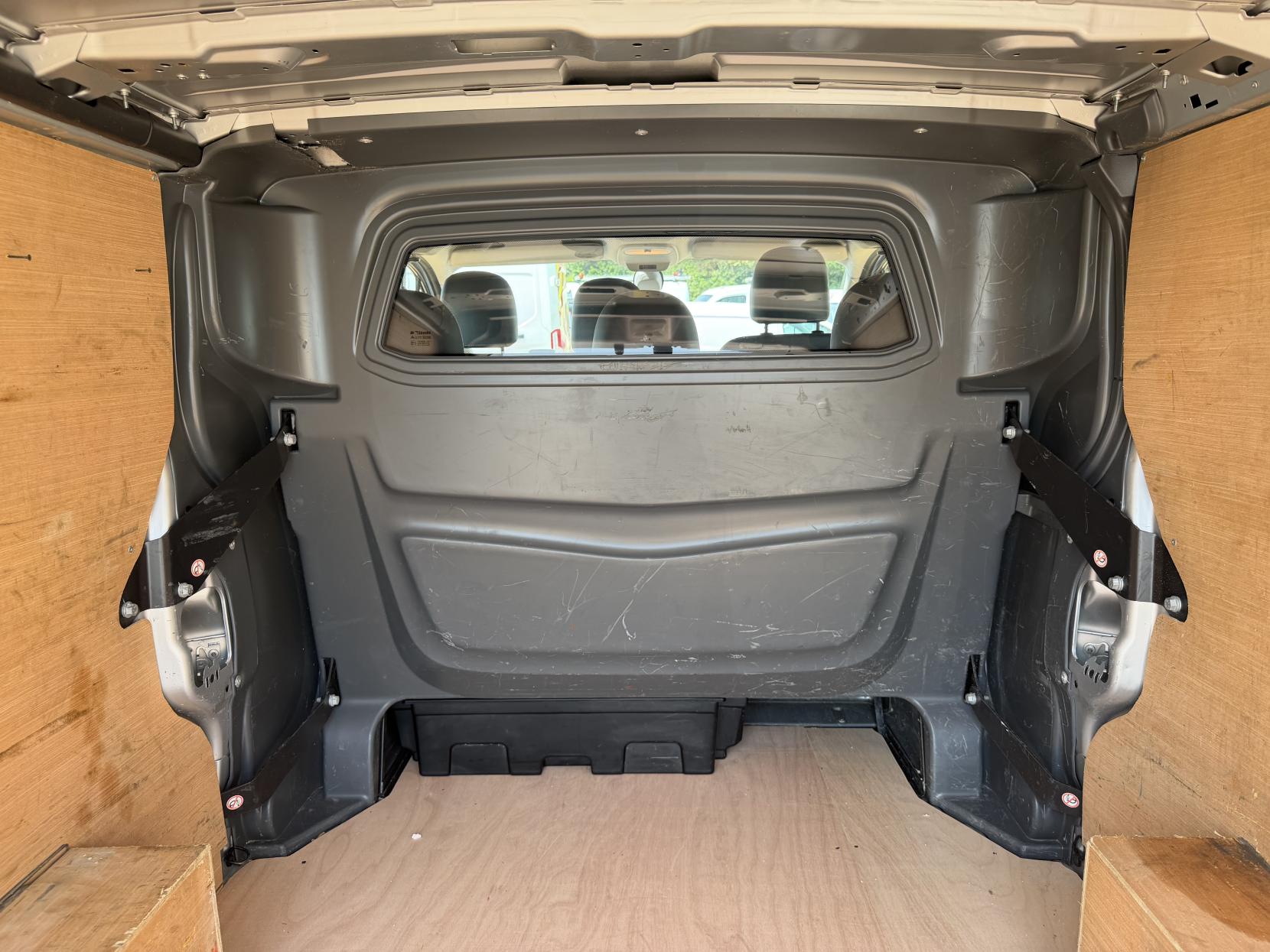 2019 Renault Trafic 2.0 dCi ENERGY 30 Sport Nav Crew Van Double Cab 6dr Diesel Manual LWB Euro 6 (s/s) (145 ps) - Thumbnail 33