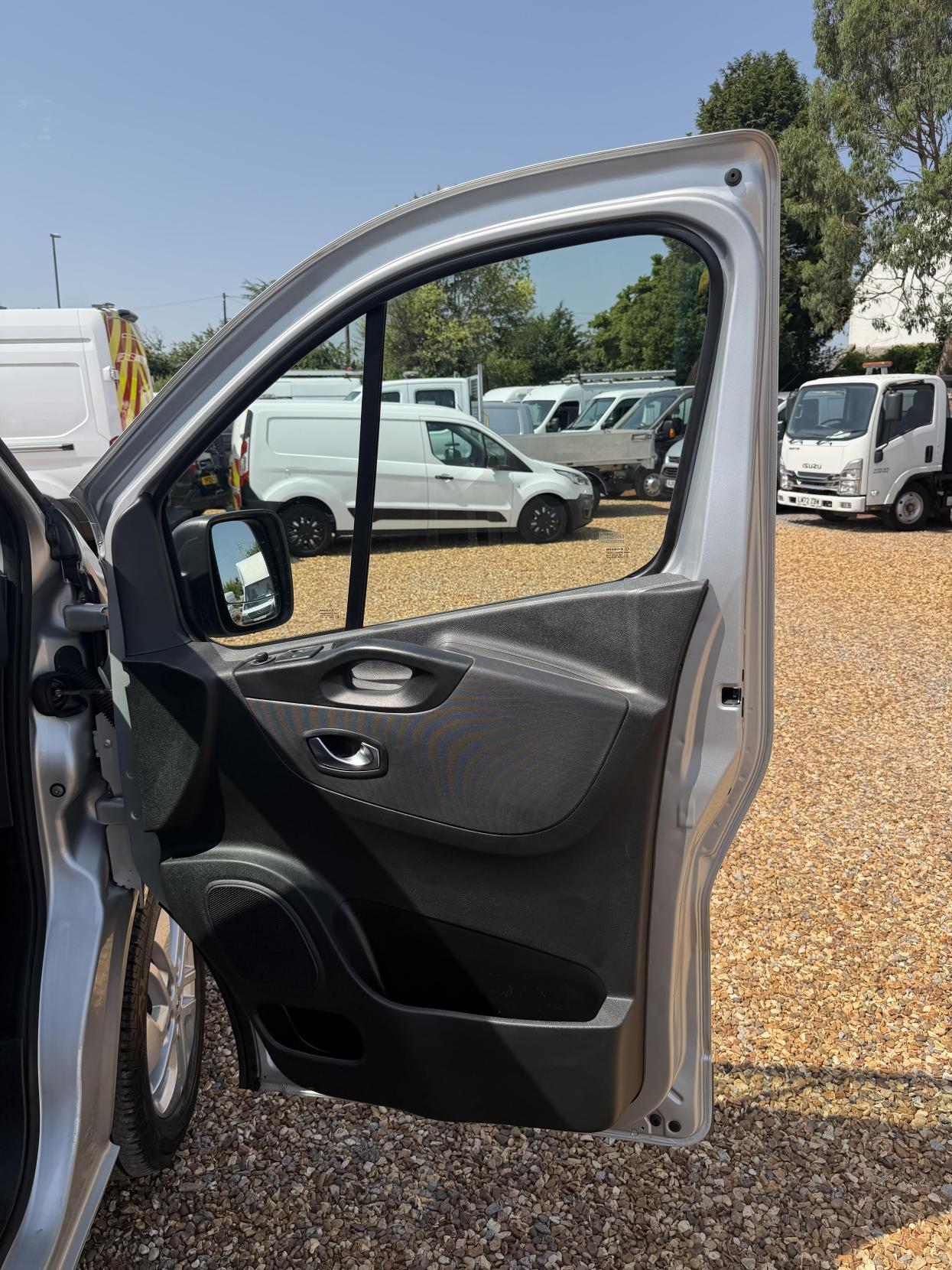 2019 Renault Trafic 2.0 dCi ENERGY 30 Sport Nav Crew Van Double Cab 6dr Diesel Manual LWB Euro 6 (s/s) (145 ps) - Thumbnail 15