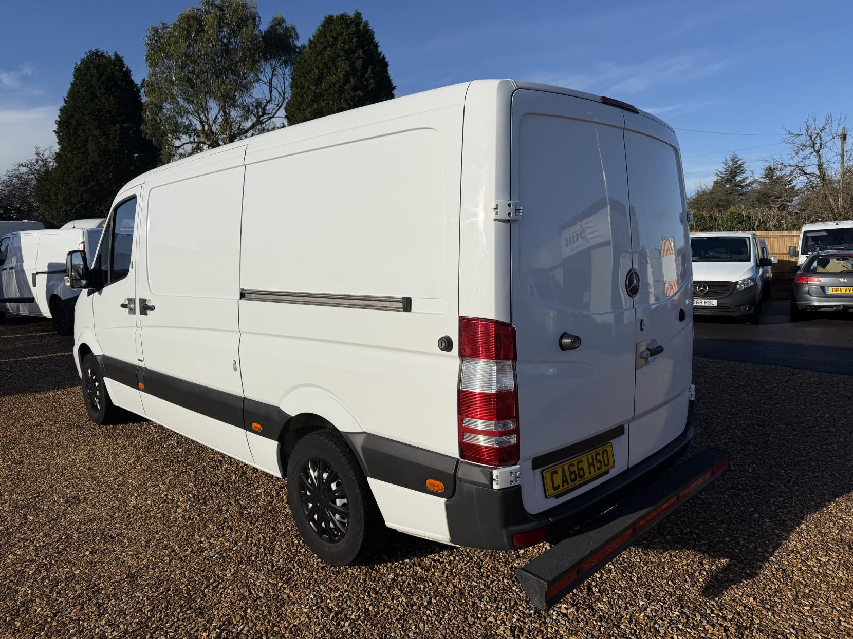 Mercedes-Benz Sprinter 2.1 314 CDi Panel Van 5dr Diesel Manual RWD L2 (213 g/km, 140 bhp)