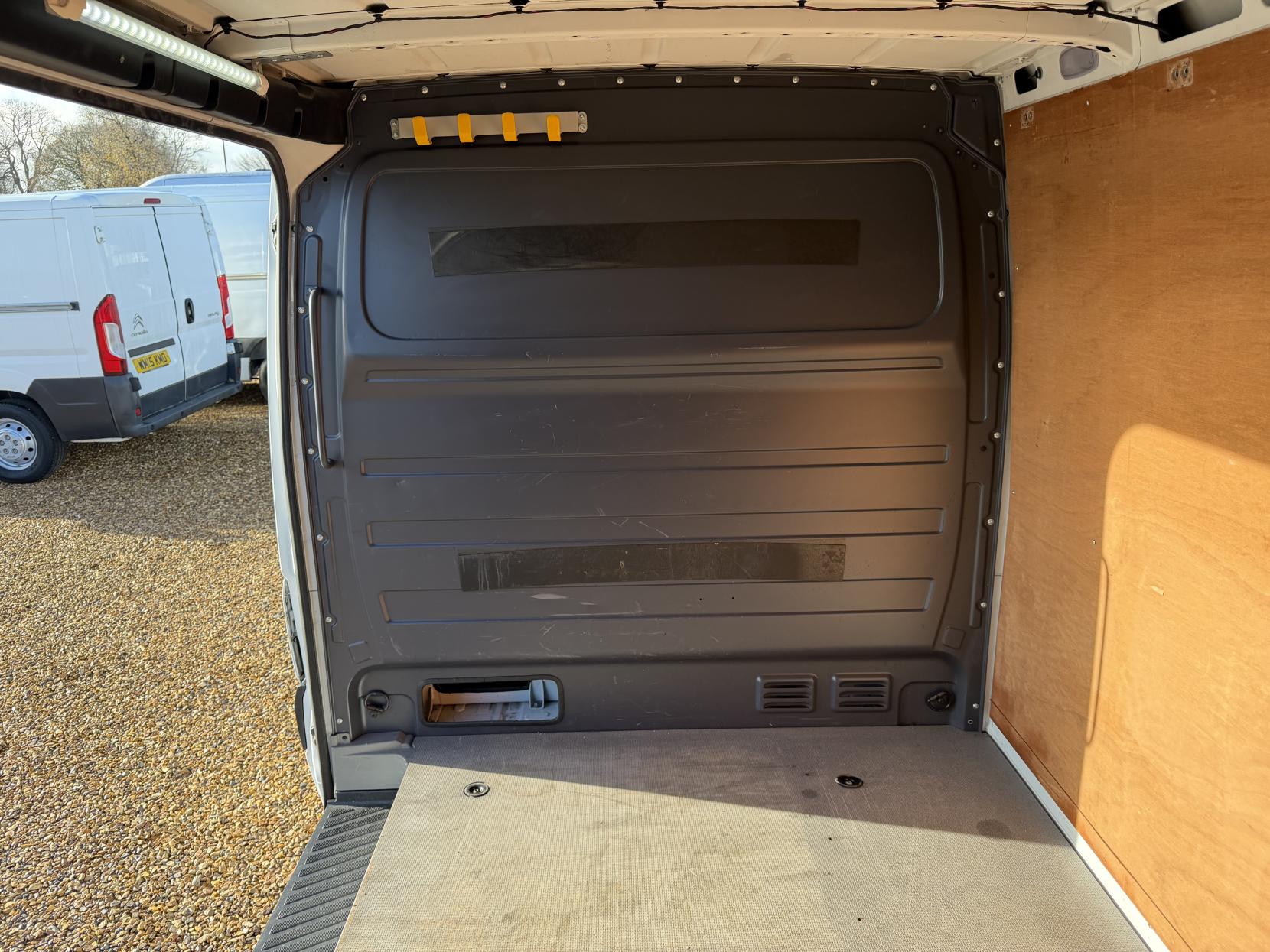 Mercedes-Benz Sprinter 2.1 314 CDi Panel Van 5dr Diesel Manual RWD L2 (213 g/km, 140 bhp)