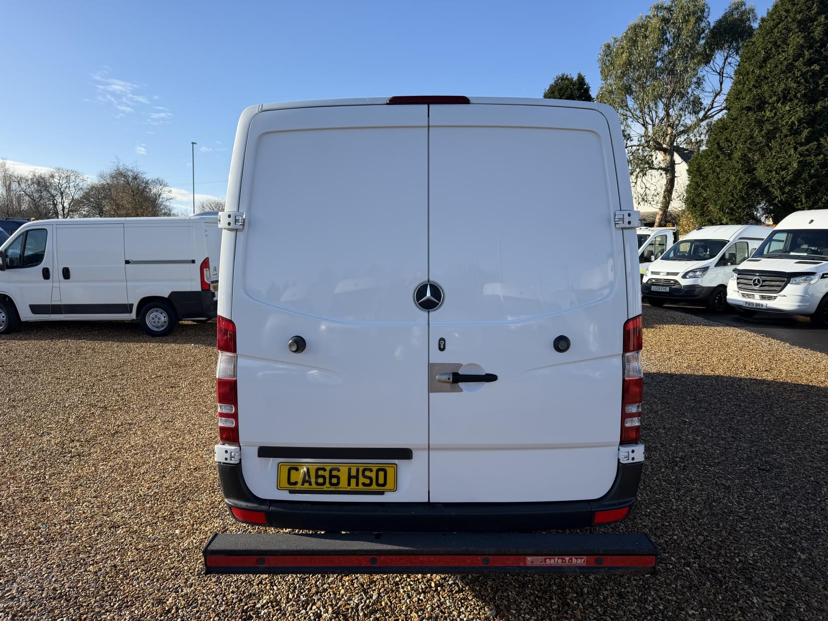 Mercedes-Benz Sprinter 2.1 314 CDi Panel Van 5dr Diesel Manual RWD L2 (213 g/km, 140 bhp)