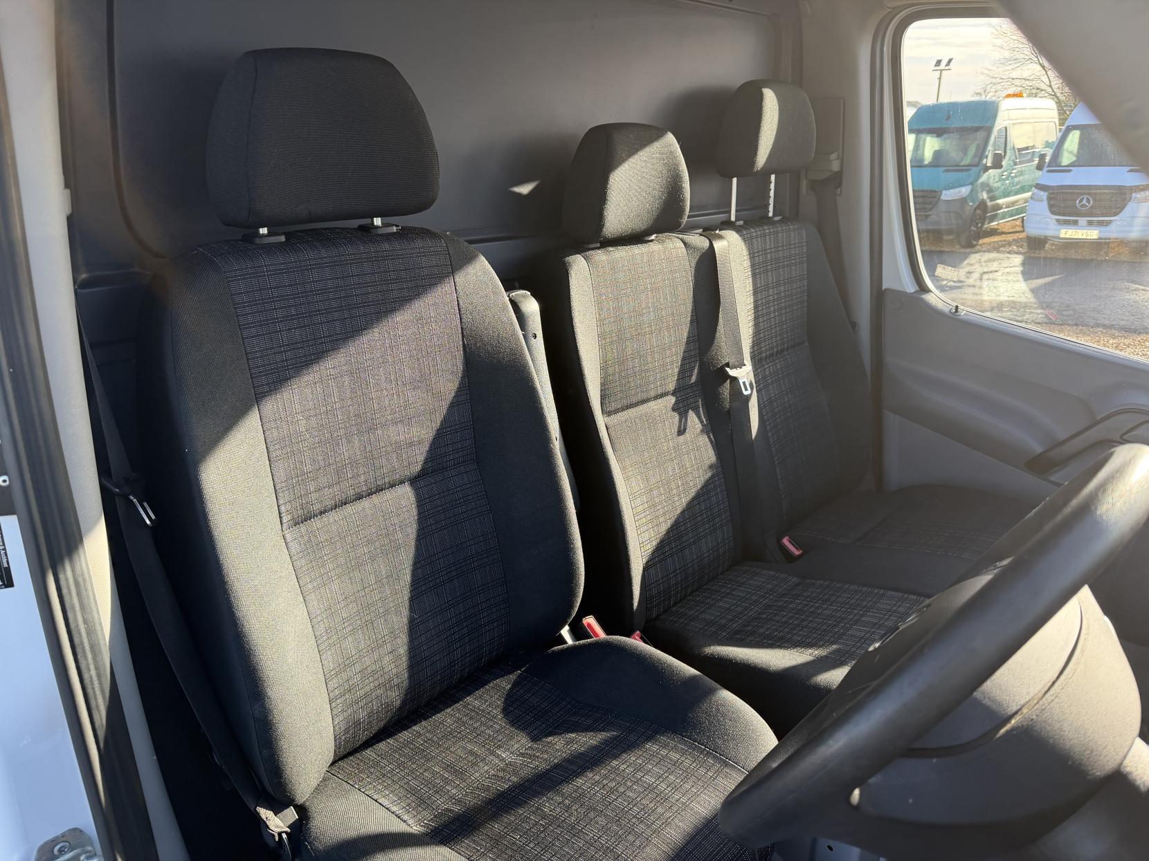 Mercedes-Benz Sprinter 2.1 314 CDi Panel Van 5dr Diesel Manual RWD L2 (213 g/km, 140 bhp)