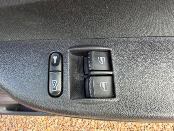 2006 Skoda Fabia 1.4 16V Elegance Hatchback 5dr Petrol Automatic (180 g/km, 75 bhp) - Thumbnail 23