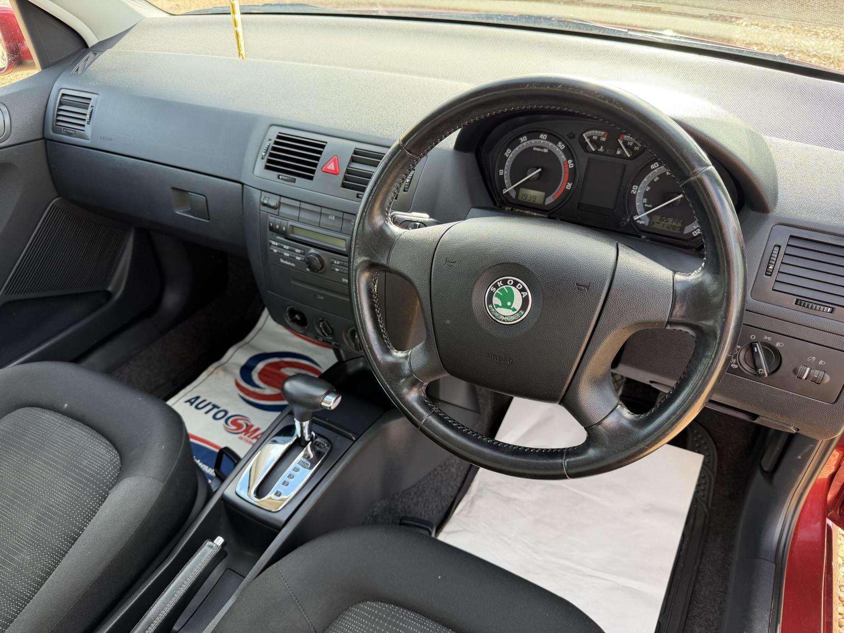 2006 Skoda Fabia 1.4 16V Elegance Hatchback 5dr Petrol Automatic (180 g/km, 75 bhp) - Thumbnail 2