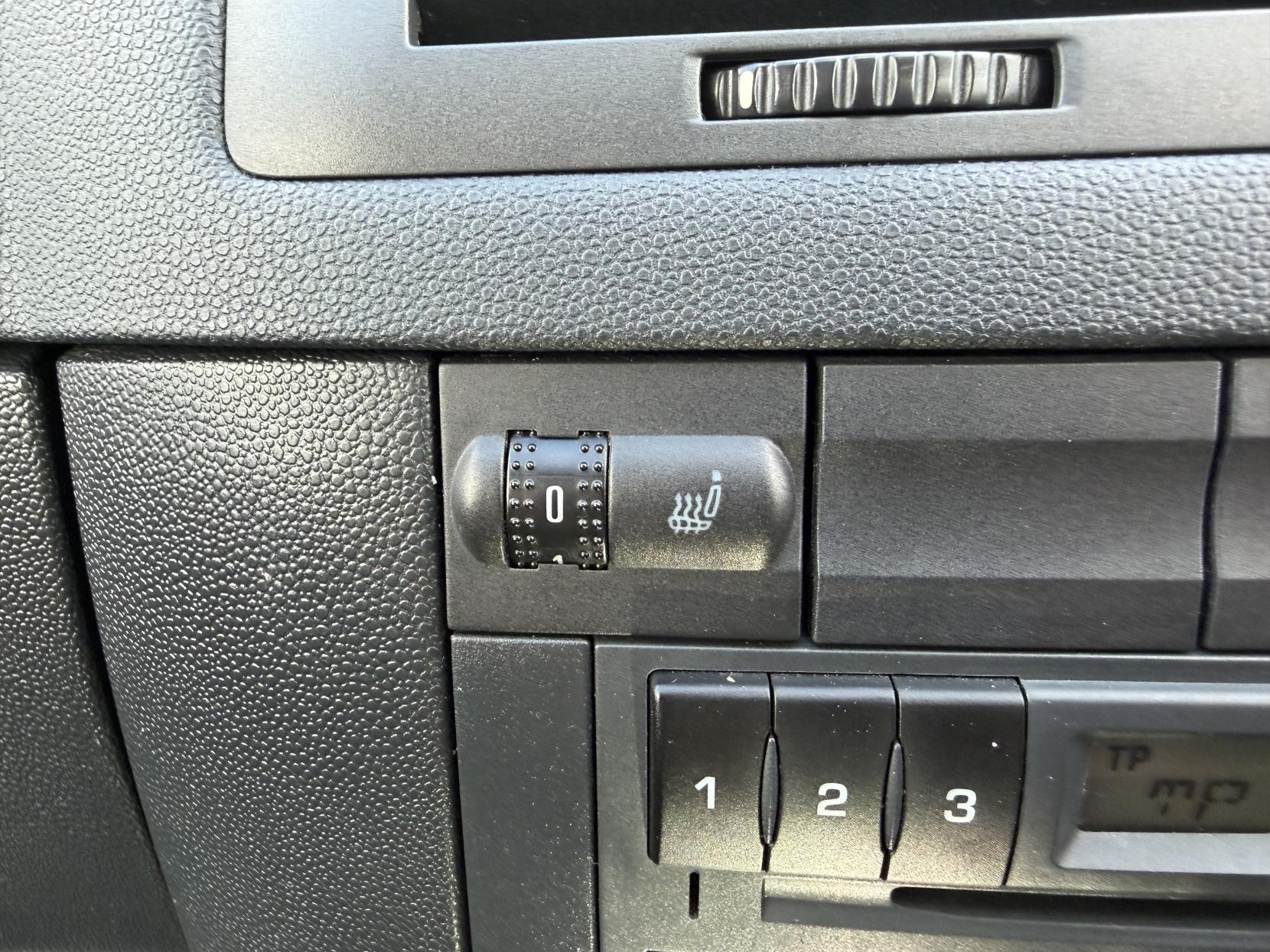 2006 Skoda Fabia 1.4 16V Elegance Hatchback 5dr Petrol Automatic (180 g/km, 75 bhp) - Thumbnail 27