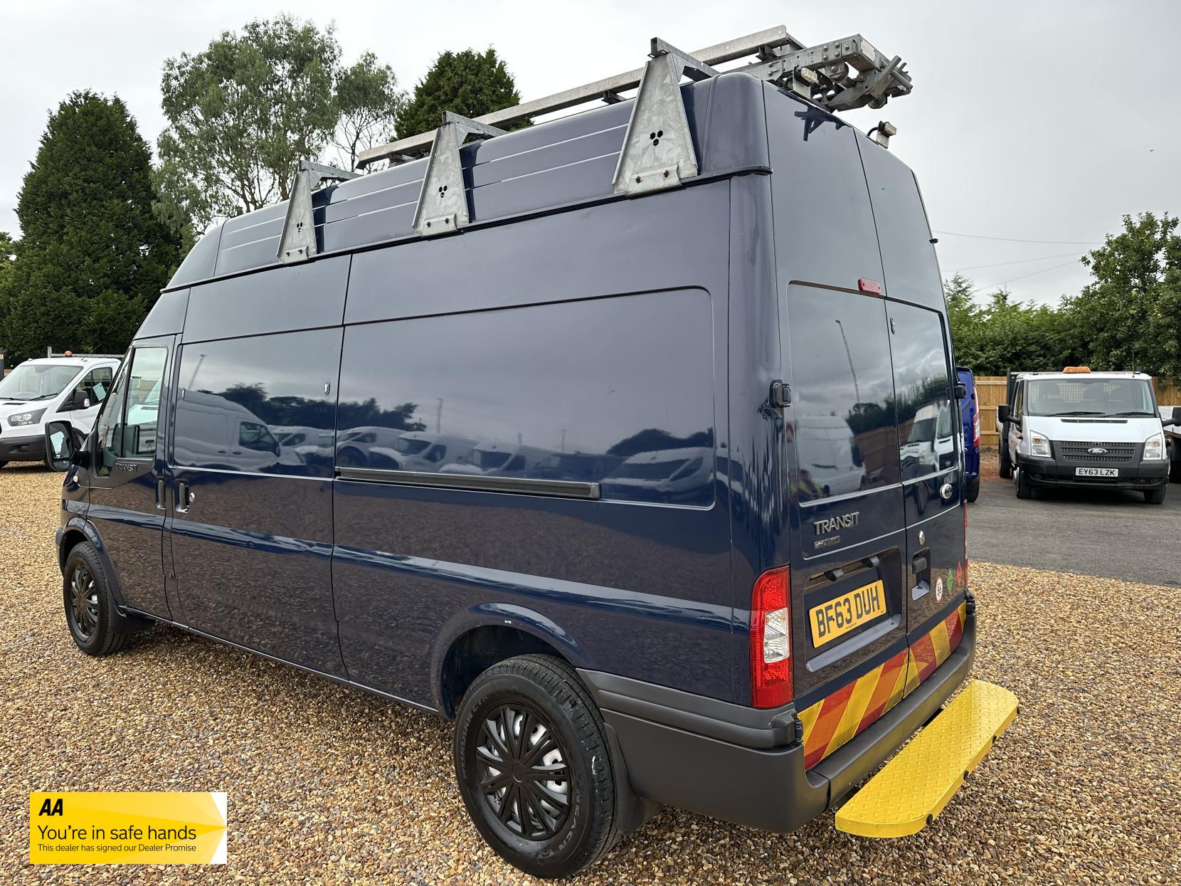 Ford Transit 2.2 TDCi 350 Panel Van 3dr Diesel Manual FWD L2 H3 (209 g/km, 123 bhp)