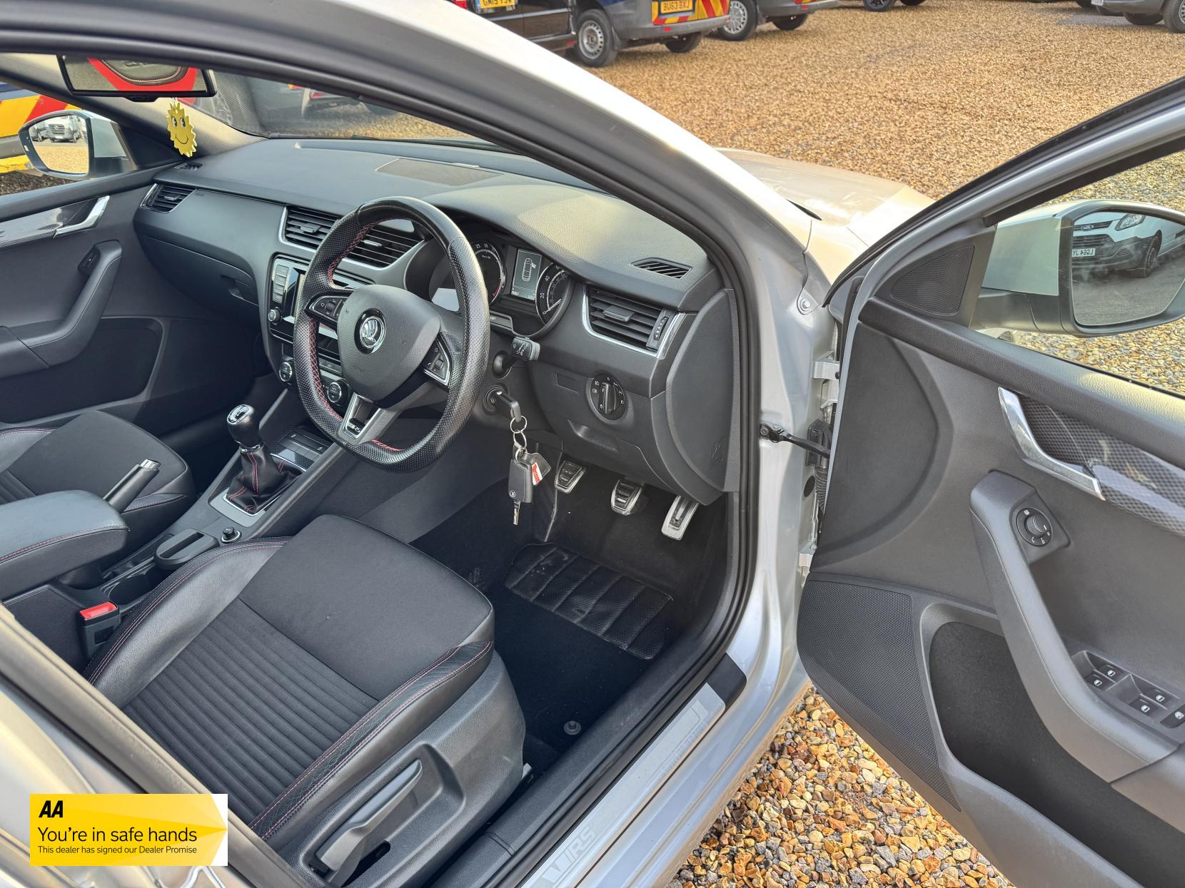 Skoda Octavia 2.0 TDI vRS Hatchback 5dr Diesel Manual Euro 5 (s/s) (184 ps)