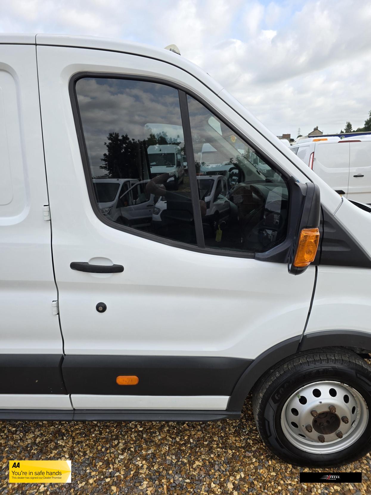 Ford Transit Transit 2.0 350 EcoBlue 1-Way Double Tipper Double Cab 4dr Diesel Manual RWD L3 Euro 6 (1-Way, 1-Stop) (130 ps)