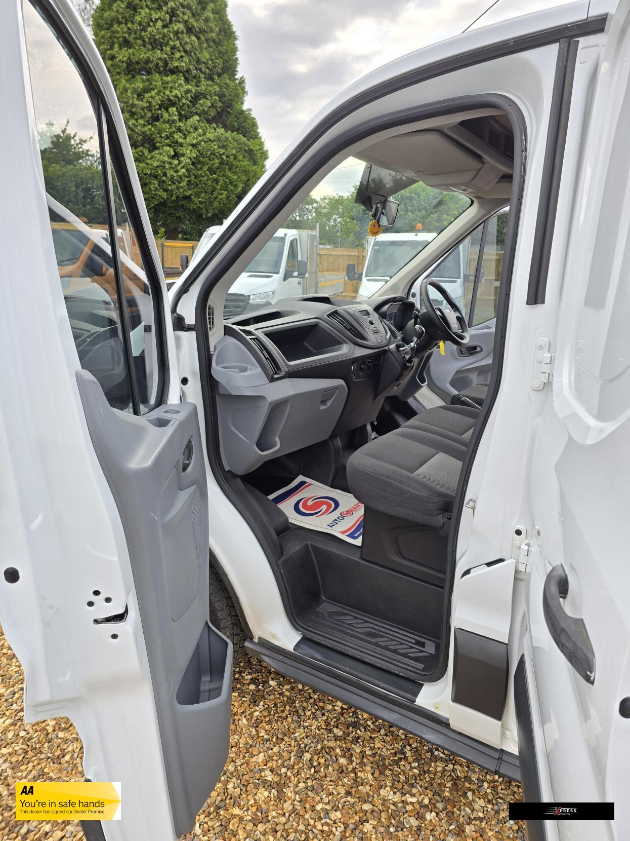 Ford Transit Transit 2.0 350 EcoBlue 1-Way Double Tipper Double Cab 4dr Diesel Manual RWD L3 Euro 6 (1-Way, 1-Stop) (130 ps)