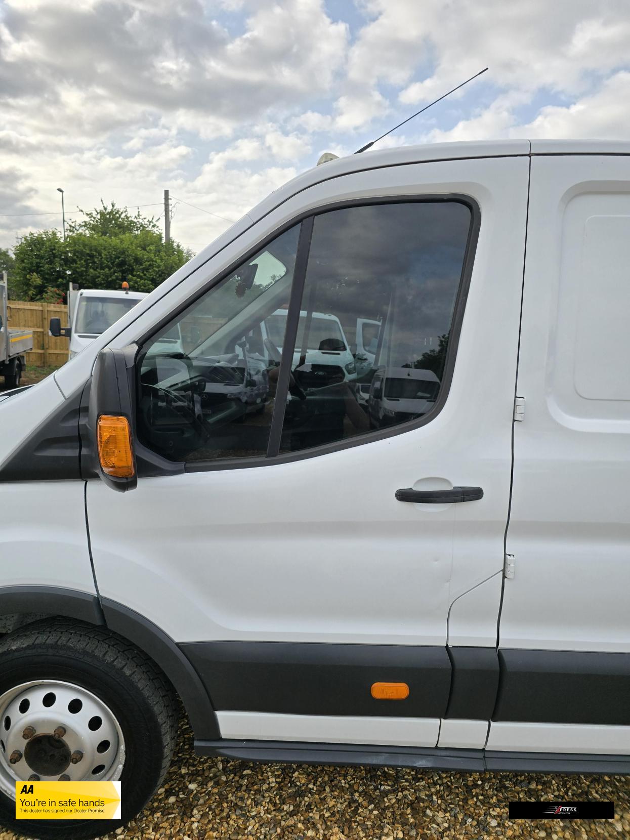 Ford Transit Transit 2.0 350 EcoBlue 1-Way Double Tipper Double Cab 4dr Diesel Manual RWD L3 Euro 6 (1-Way, 1-Stop) (130 ps)