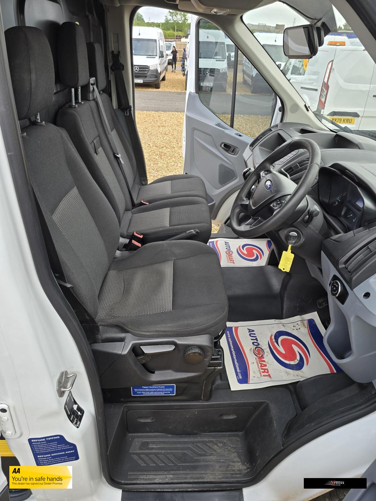 Ford Transit Transit 2.0 350 EcoBlue 1-Way Double Tipper Double Cab 4dr Diesel Manual RWD L3 Euro 6 (1-Way, 1-Stop) (130 ps)