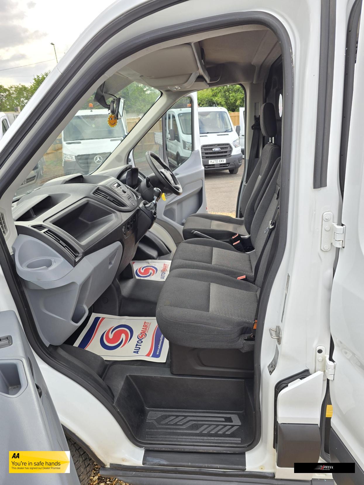 Ford Transit Transit 2.0 350 EcoBlue 1-Way Double Tipper Double Cab 4dr Diesel Manual RWD L3 Euro 6 (1-Way, 1-Stop) (130 ps)