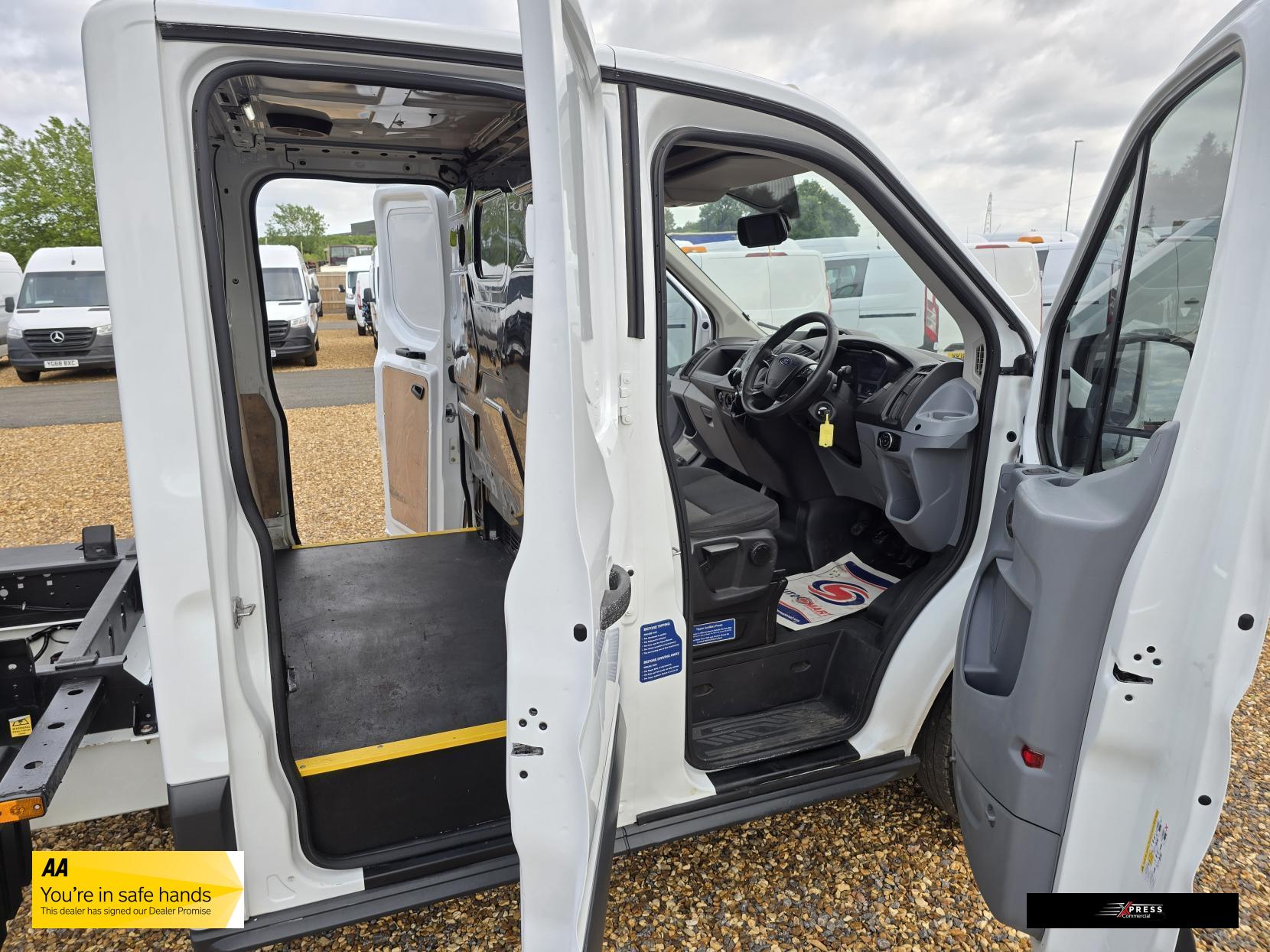 Ford Transit Transit 2.0 350 EcoBlue 1-Way Double Tipper Double Cab 4dr Diesel Manual RWD L3 Euro 6 (1-Way, 1-Stop) (130 ps)