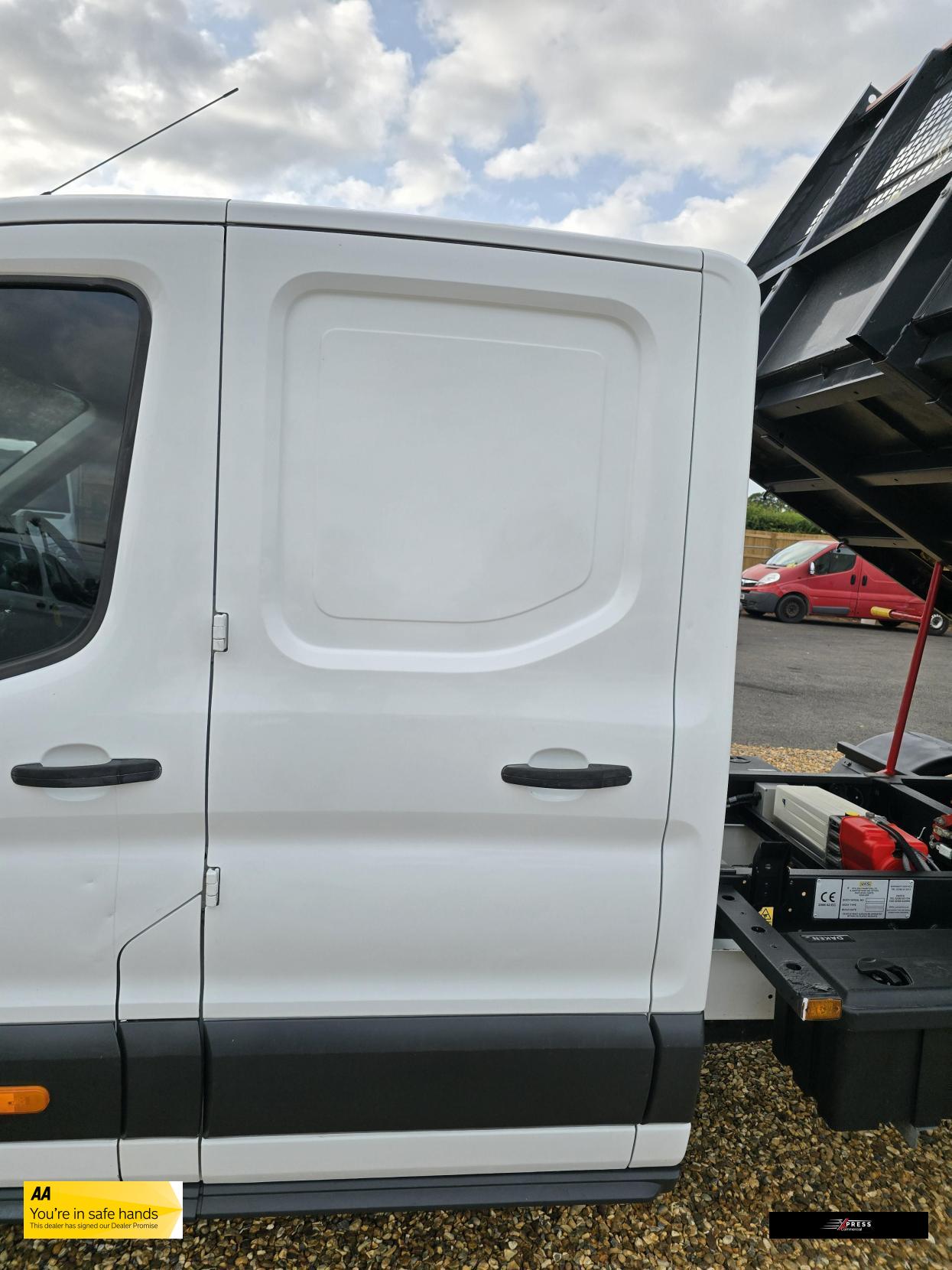 Ford Transit Transit 2.0 350 EcoBlue 1-Way Double Tipper Double Cab 4dr Diesel Manual RWD L3 Euro 6 (1-Way, 1-Stop) (130 ps)