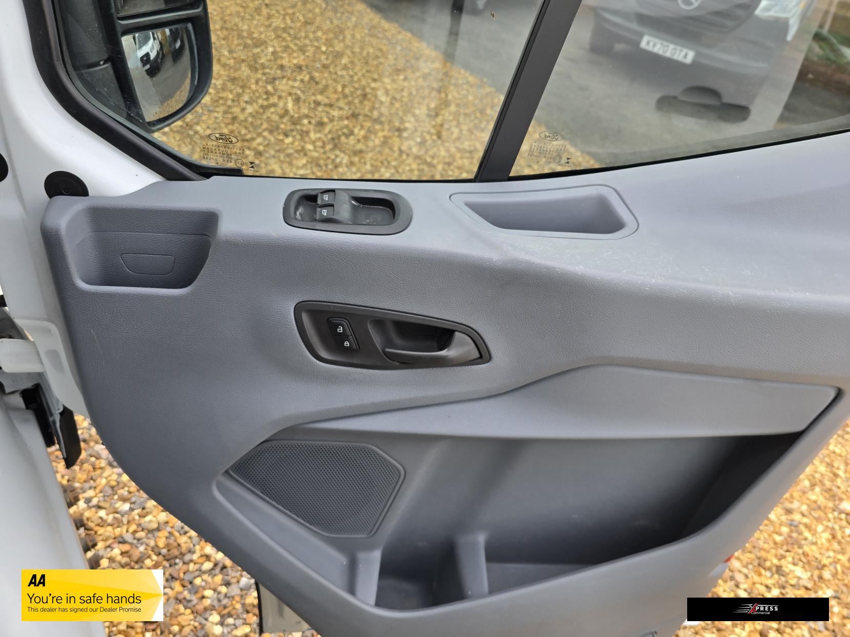 Ford Transit Transit 2.0 350 EcoBlue 1-Way Double Tipper Double Cab 4dr Diesel Manual RWD L3 Euro 6 (1-Way, 1-Stop) (130 ps)