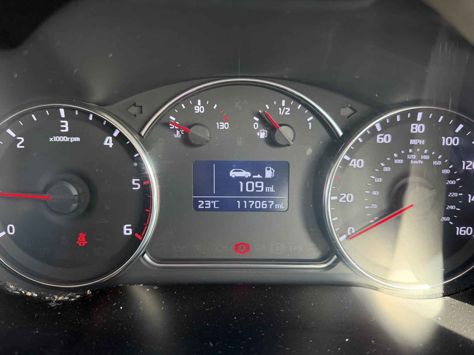 2014 Kia Carens 1.7 CRDi EcoDynamics 1 MPV 5dr Diesel Manual Euro 5 (s/s) (114 bhp) - Thumbnail 33