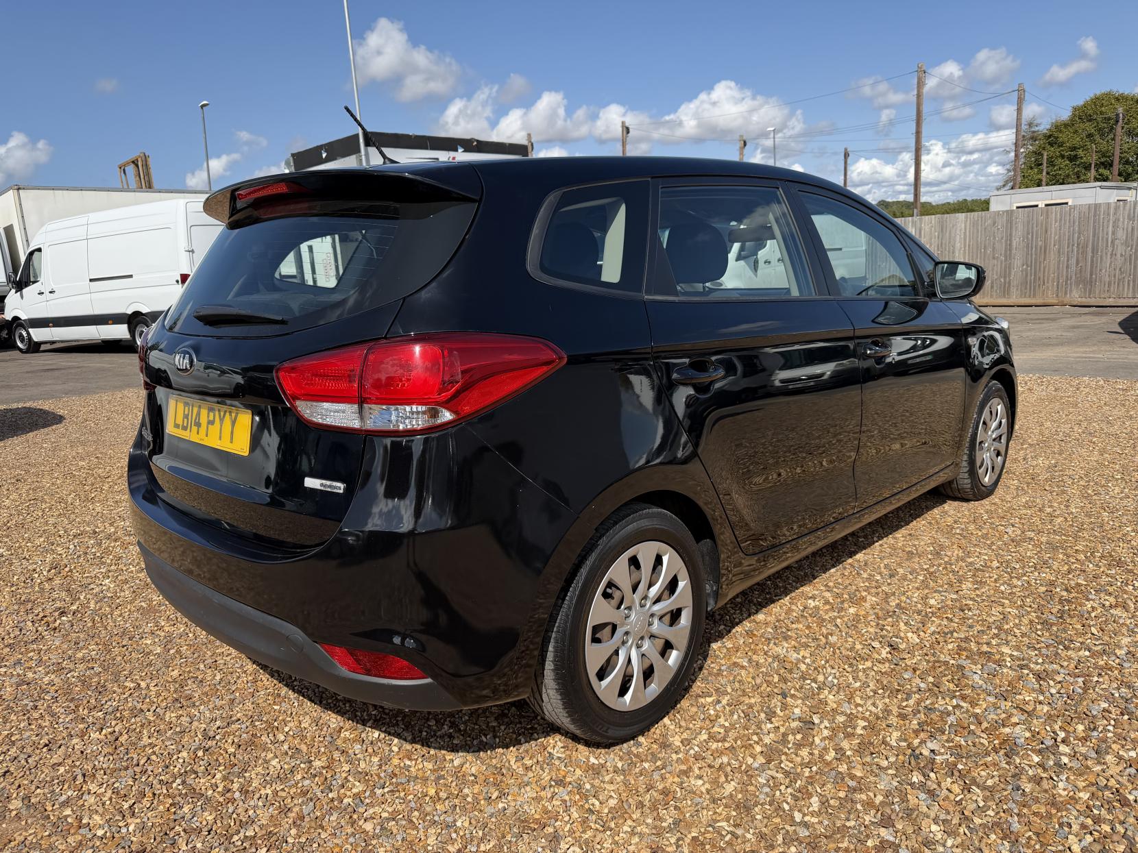2014 Kia Carens 1.7 CRDi EcoDynamics 1 MPV 5dr Diesel Manual Euro 5 (s/s) (114 bhp) - Thumbnail 12