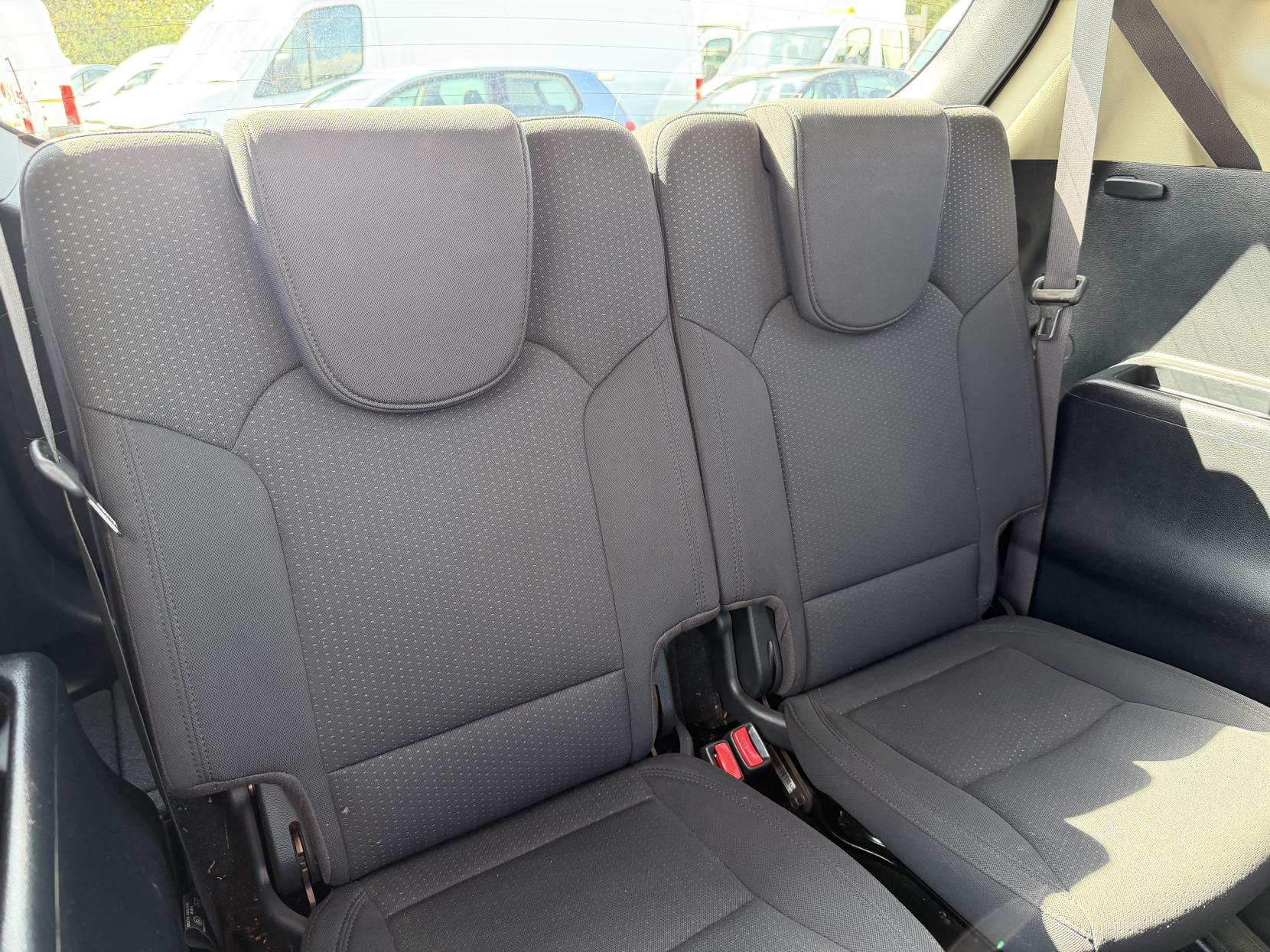 2014 Kia Carens 1.7 CRDi EcoDynamics 1 MPV 5dr Diesel Manual Euro 5 (s/s) (114 bhp) - Thumbnail 19