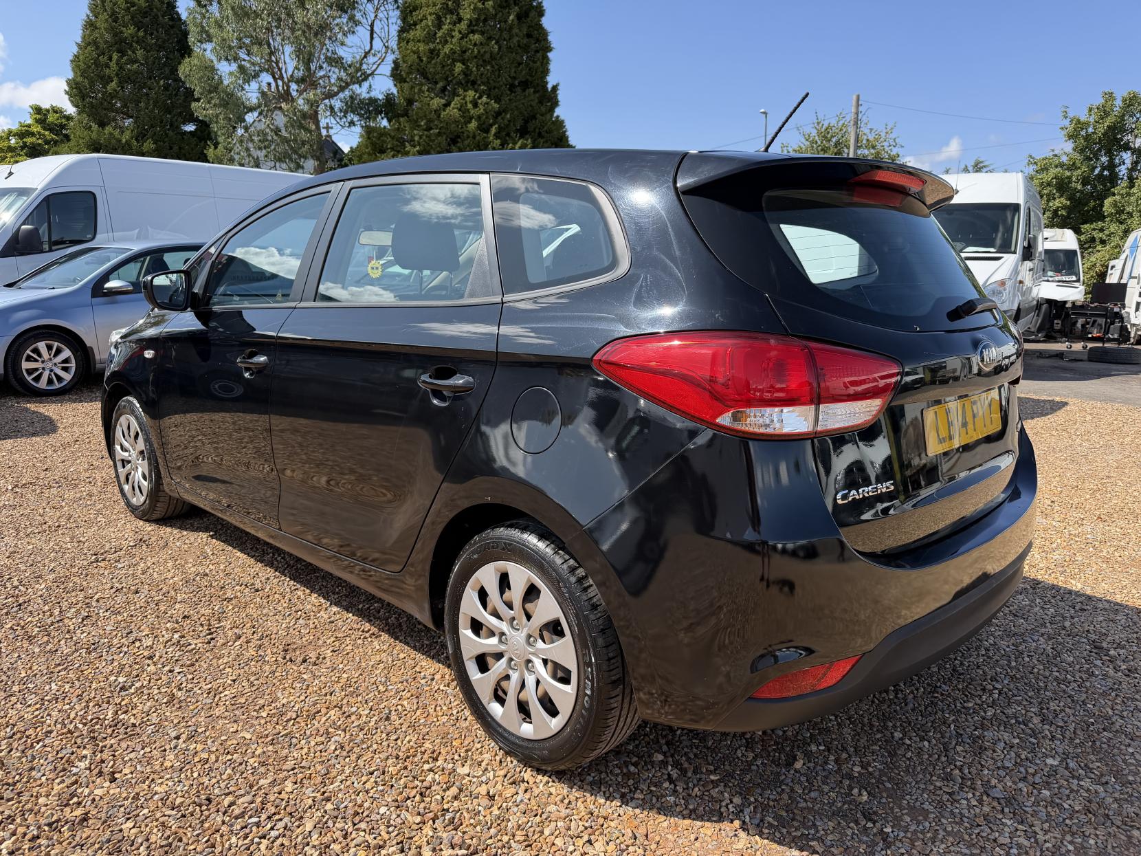 2014 Kia Carens 1.7 CRDi EcoDynamics 1 MPV 5dr Diesel Manual Euro 5 (s/s) (114 bhp) - Thumbnail 9