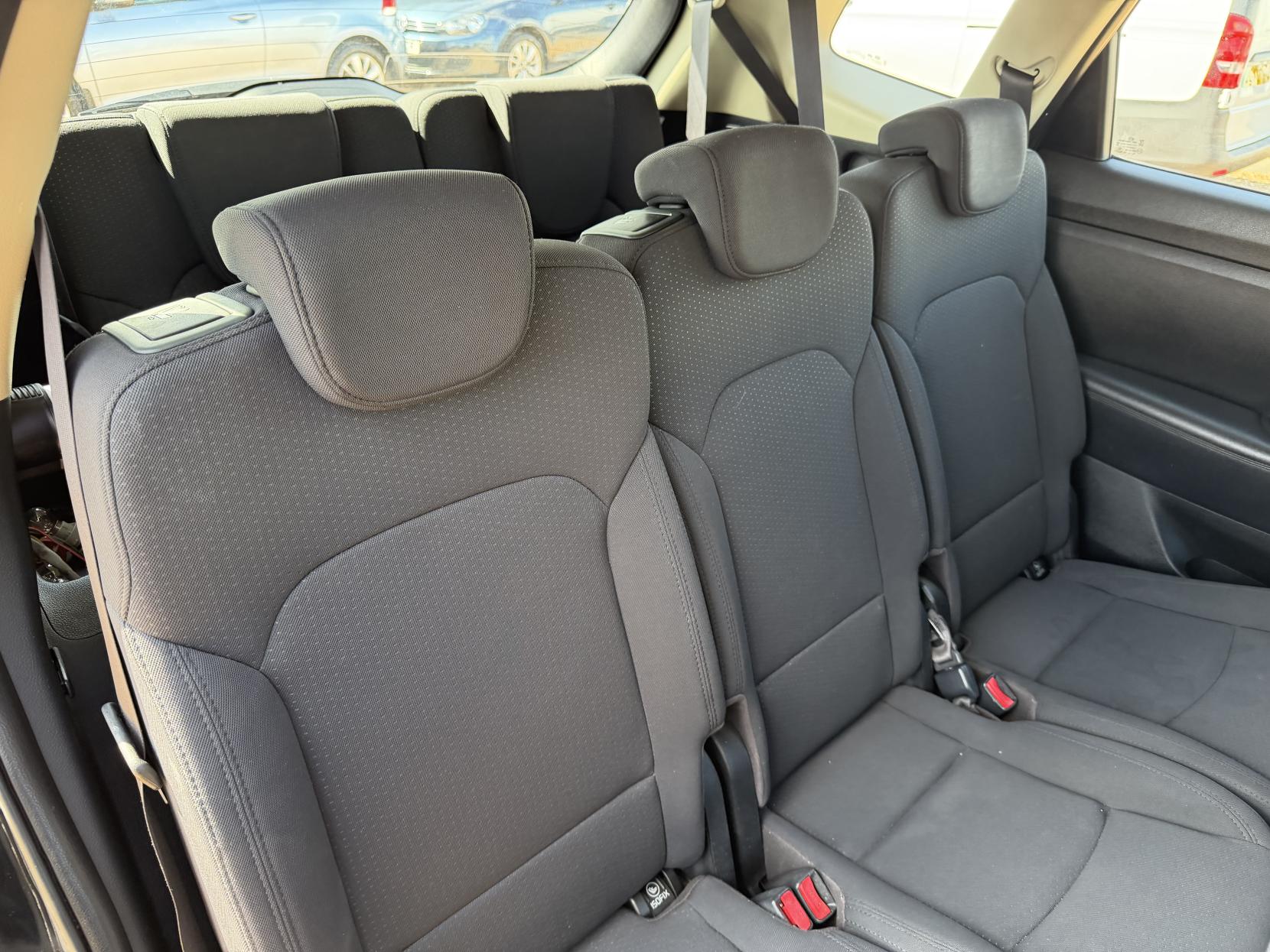2014 Kia Carens 1.7 CRDi EcoDynamics 1 MPV 5dr Diesel Manual Euro 5 (s/s) (114 bhp) - Thumbnail 21