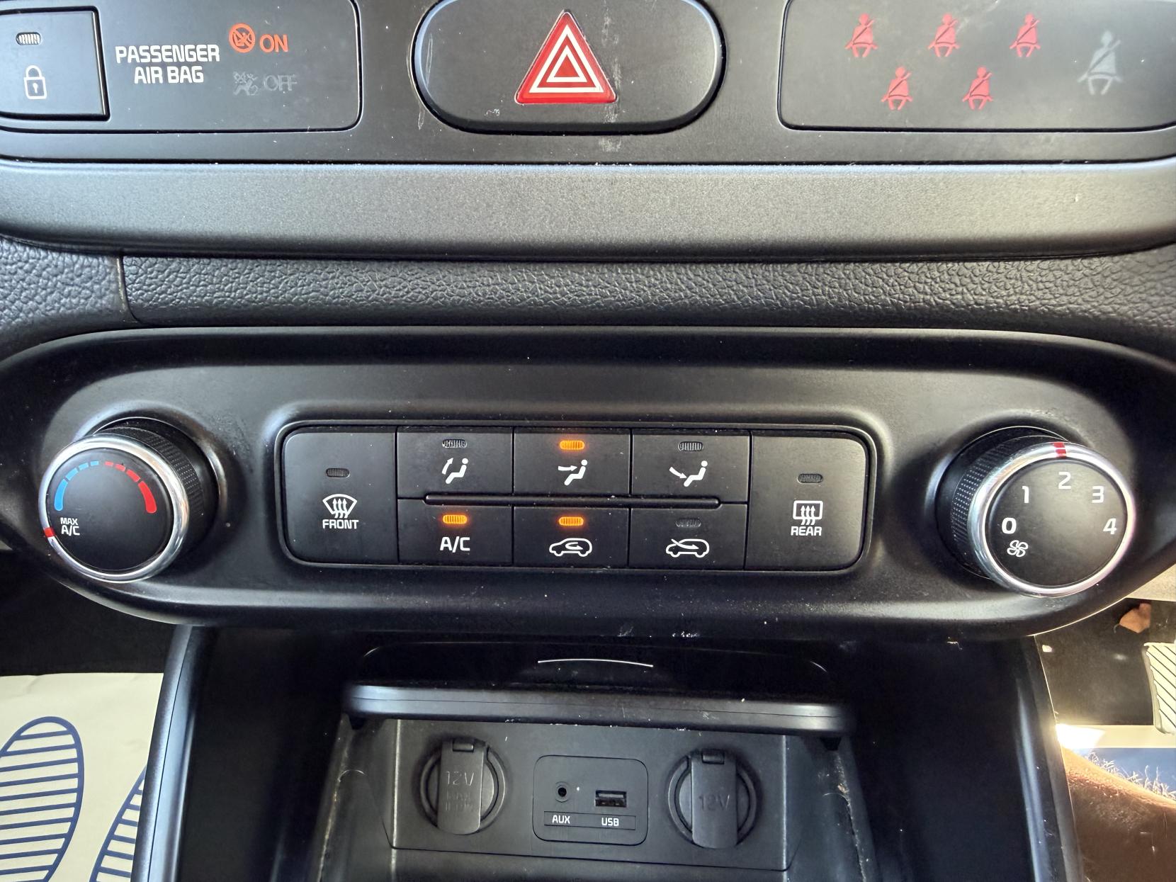 2014 Kia Carens 1.7 CRDi EcoDynamics 1 MPV 5dr Diesel Manual Euro 5 (s/s) (114 bhp) - Thumbnail 35