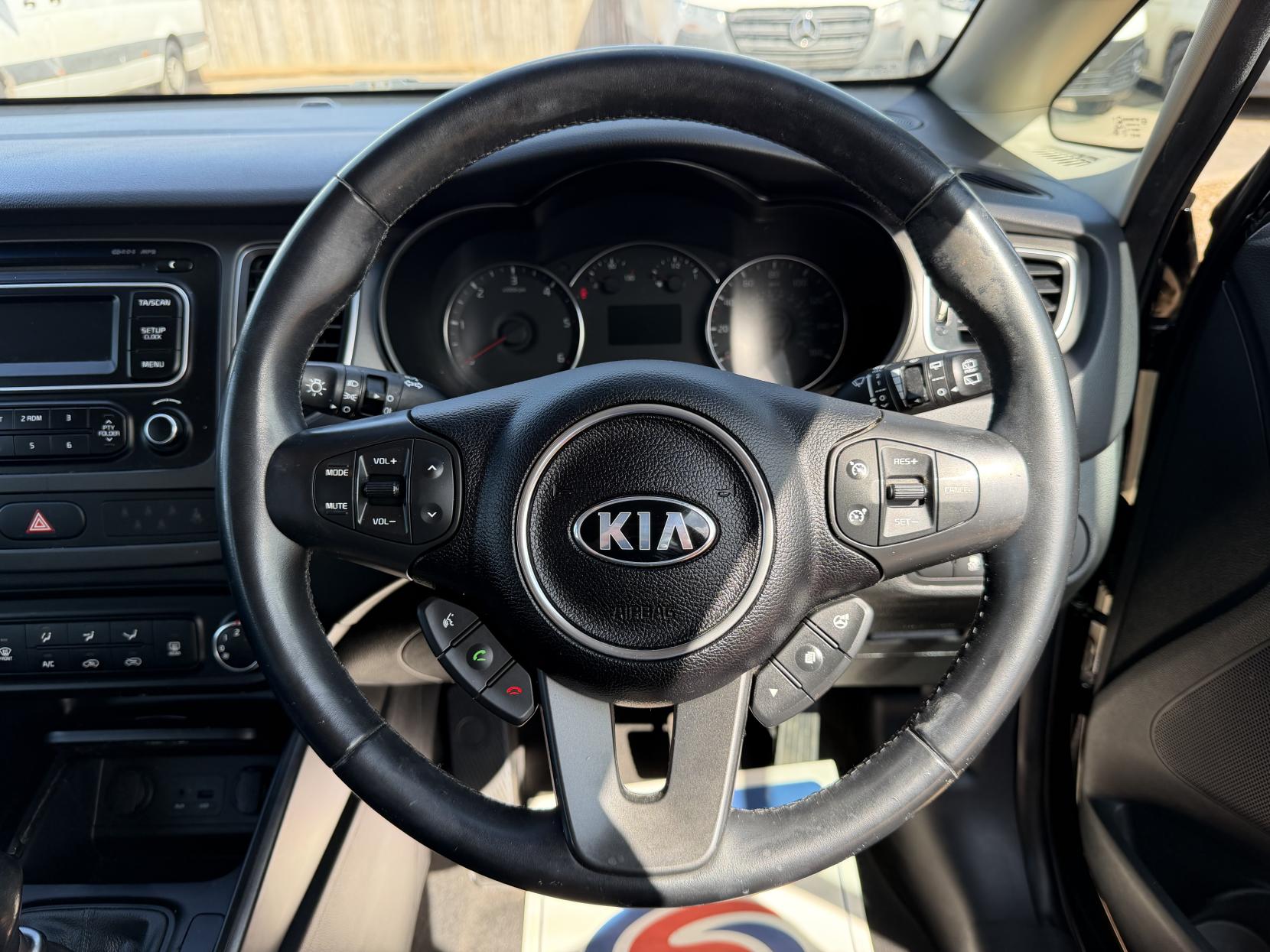 2014 Kia Carens 1.7 CRDi EcoDynamics 1 MPV 5dr Diesel Manual Euro 5 (s/s) (114 bhp) - Thumbnail 31