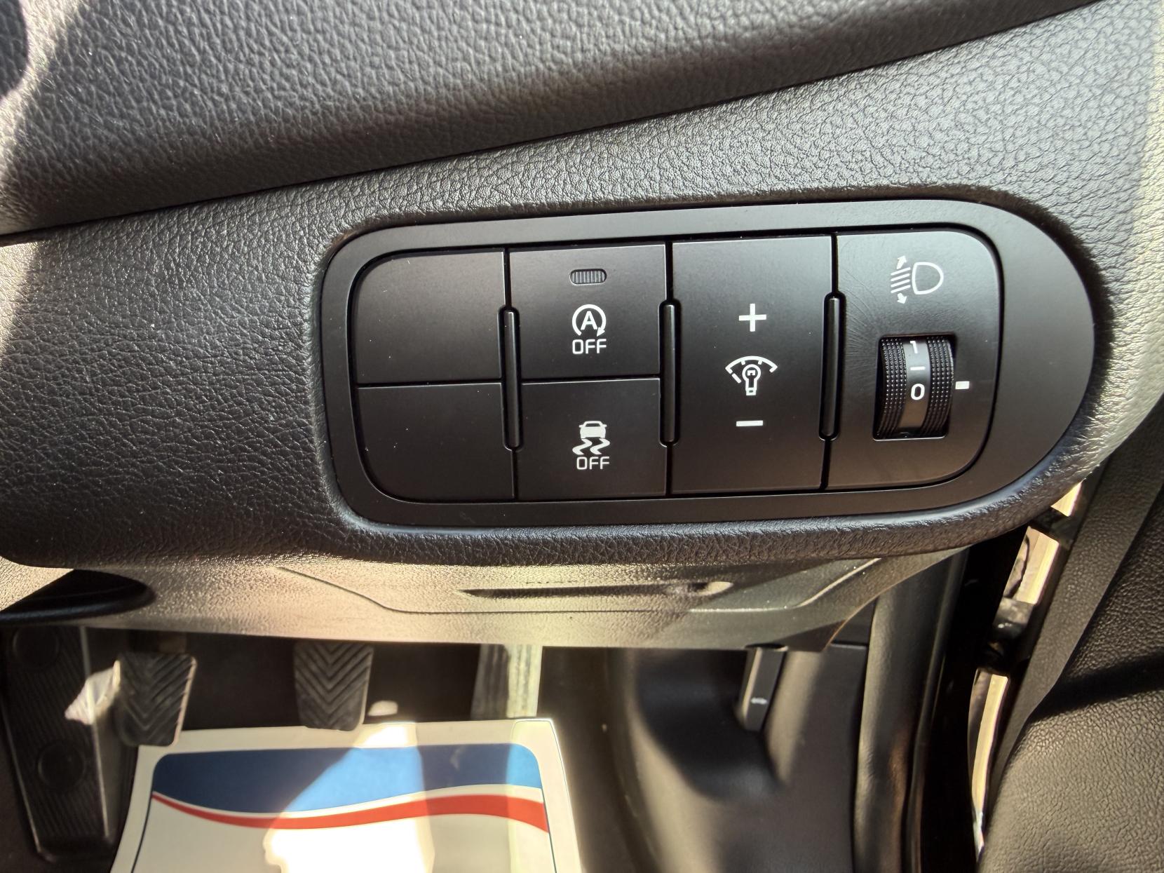 2014 Kia Carens 1.7 CRDi EcoDynamics 1 MPV 5dr Diesel Manual Euro 5 (s/s) (114 bhp) - Thumbnail 26
