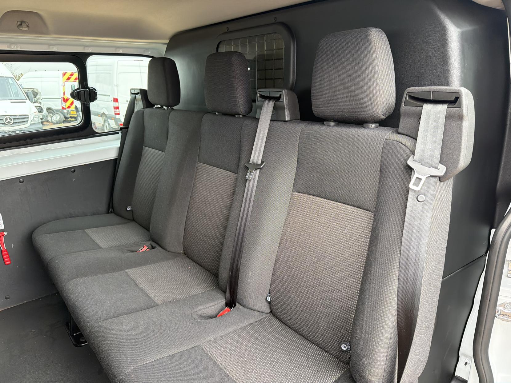 Ford Transit Custom 2.0 TDCi 310 Panel Van 5dr Diesel Manual L2 H1 (167 g/km, 104 bhp)