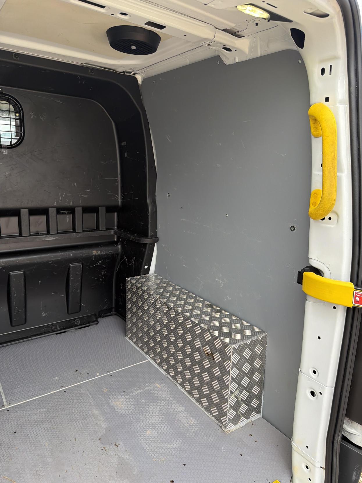 Ford Transit Custom 2.0 TDCi 310 Panel Van 5dr Diesel Manual L2 H1 (167 g/km, 104 bhp)