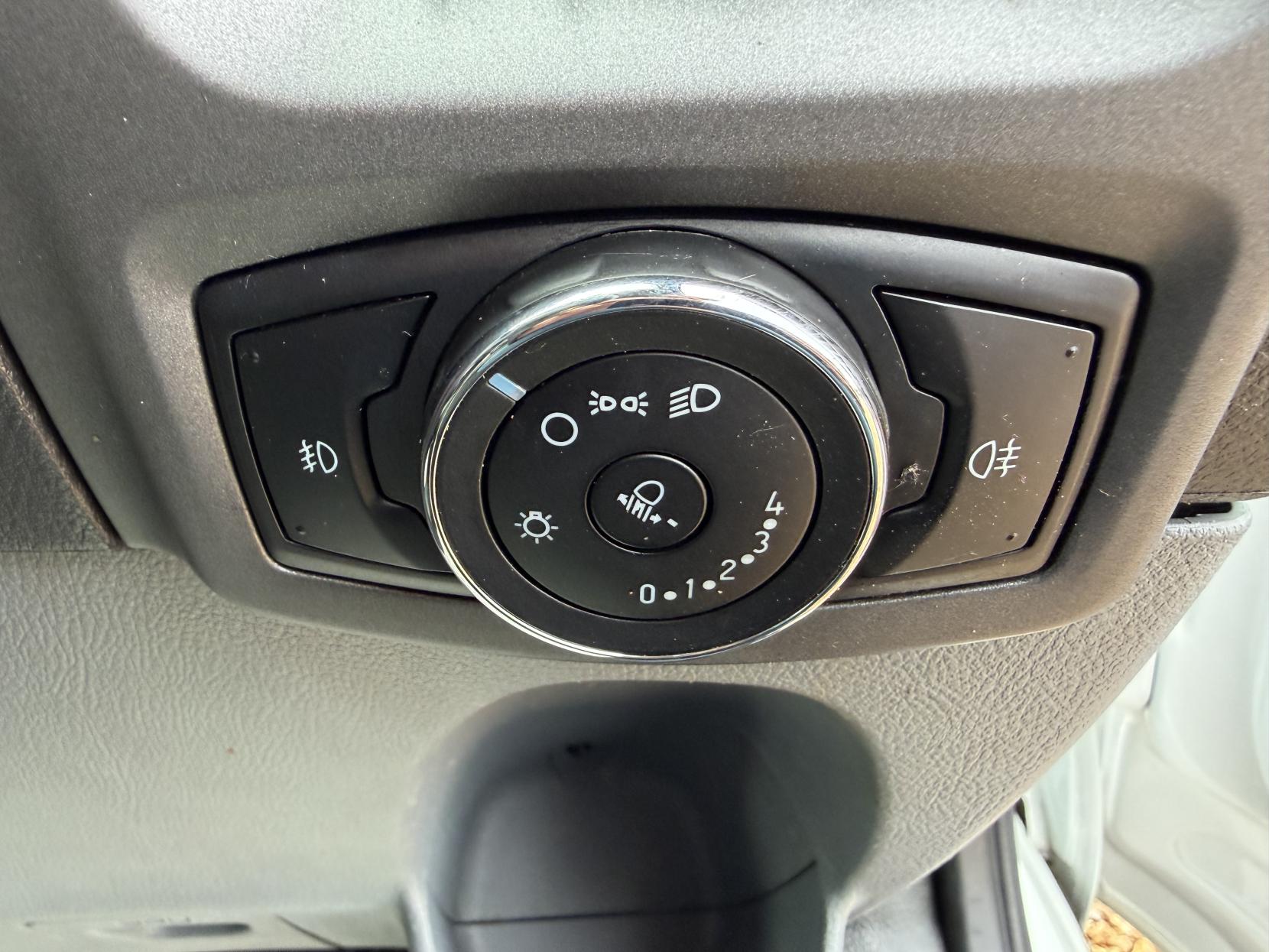 Ford Transit Custom 2.0 TDCi 310 Panel Van 5dr Diesel Manual L2 H1 (167 g/km, 104 bhp)