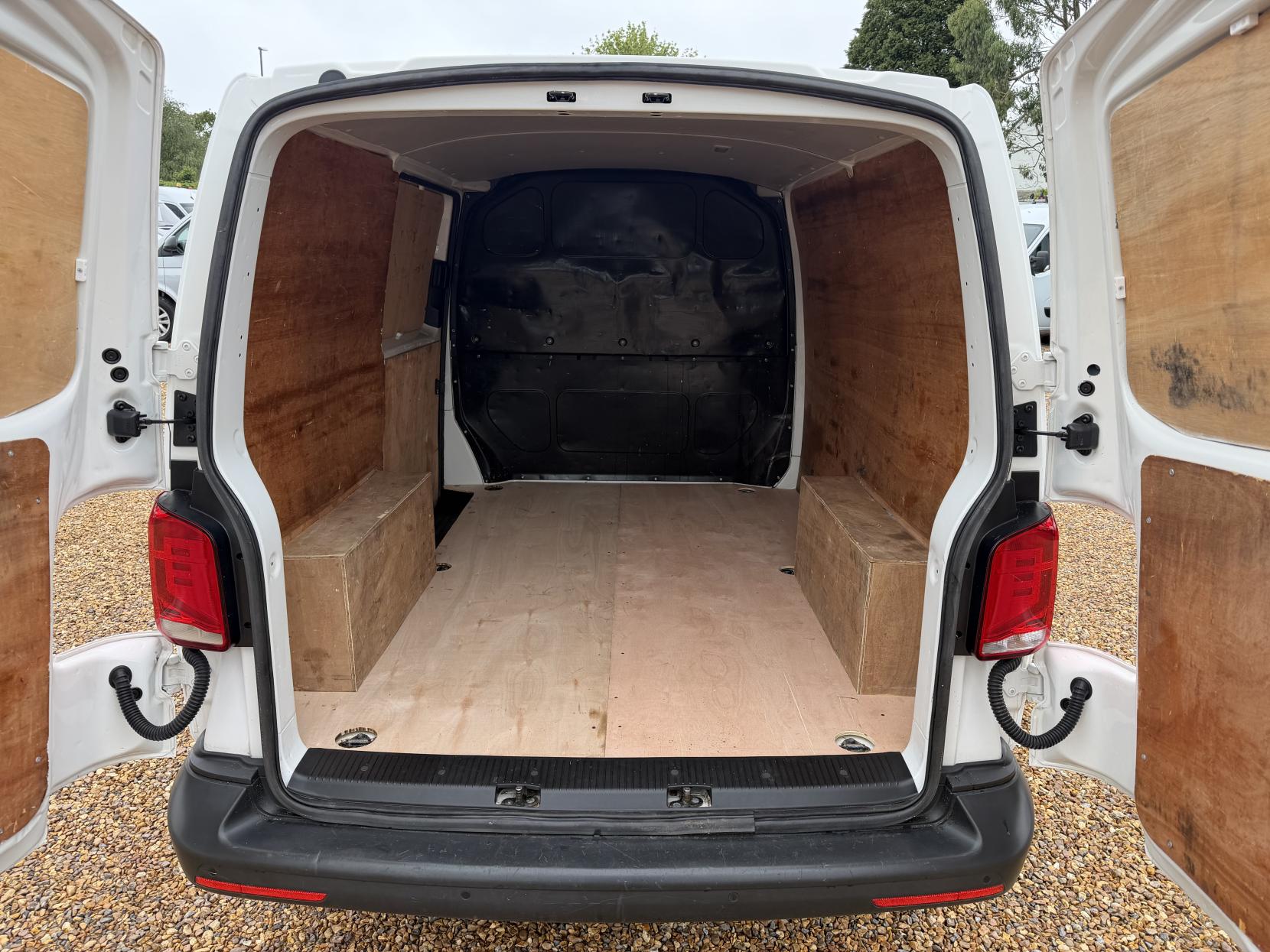 2022 Volkswagen Transporter 2.0 TDI T28 Startline Panel Van 5dr Diesel Manual FWD SWB Euro 6 (s/s) (110 ps) - Thumbnail 3