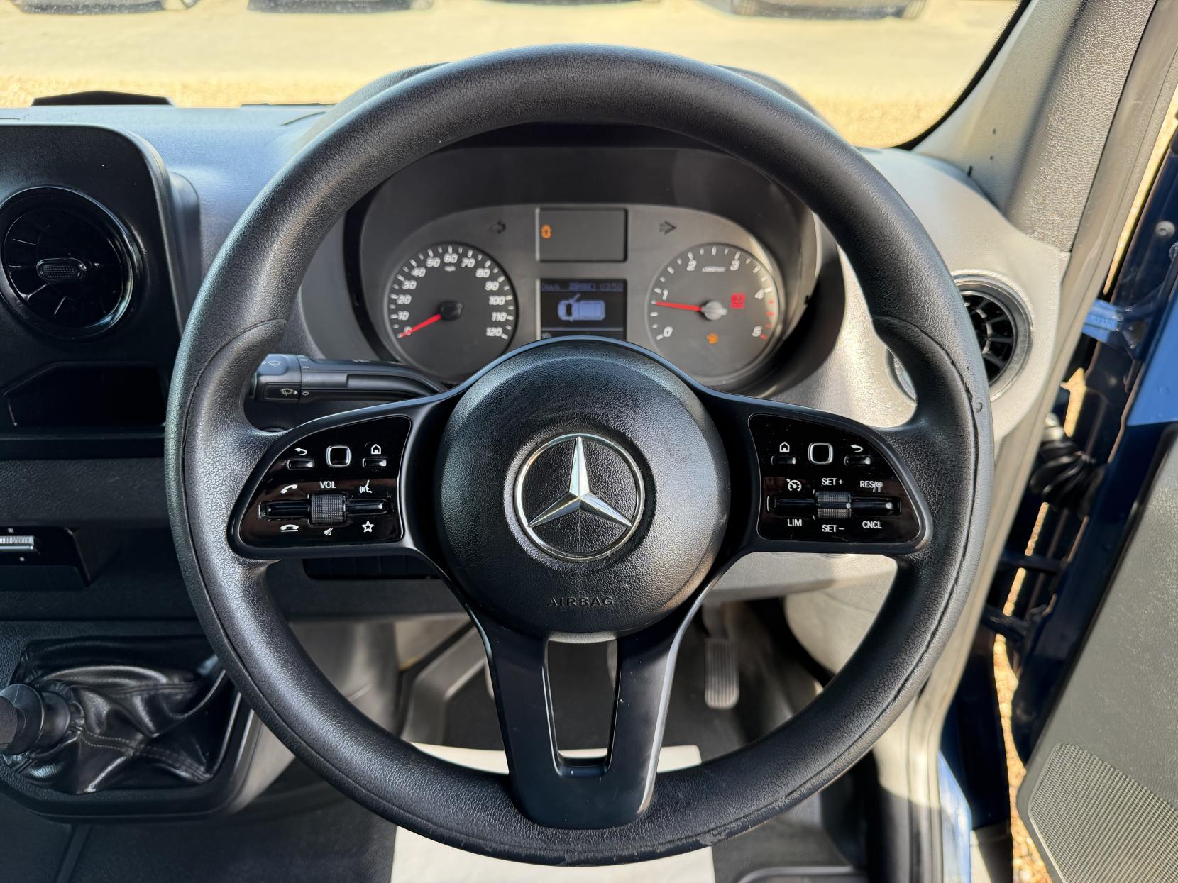 2020 Mercedes-Benz Sprinter 2.1 316 CDI Panel Van 5dr Diesel Manual RWD L2 H2 Euro 6 (163 ps) - Thumbnail 17