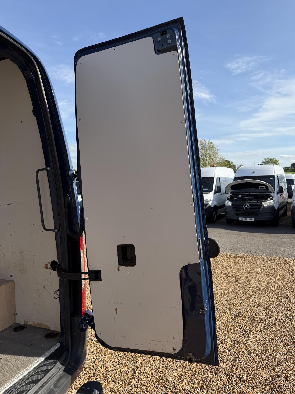 2020 Mercedes-Benz Sprinter 2.1 316 CDI Panel Van 5dr Diesel Manual RWD L2 H2 Euro 6 (163 ps) - Thumbnail 44