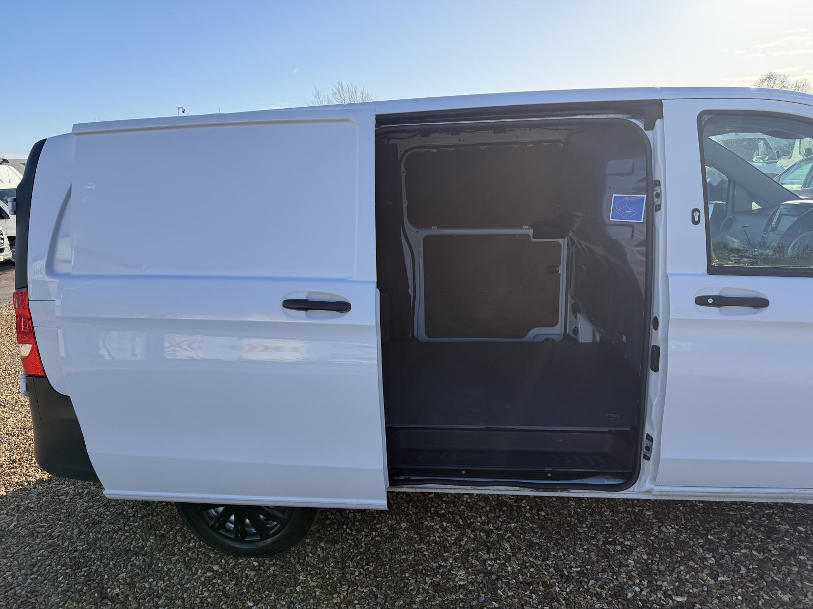 Mercedes-Benz Vito 2.1 114 CDI BlueTEC Panel Van 6dr Diesel Manual RWD L2 Euro 6 (136 ps)