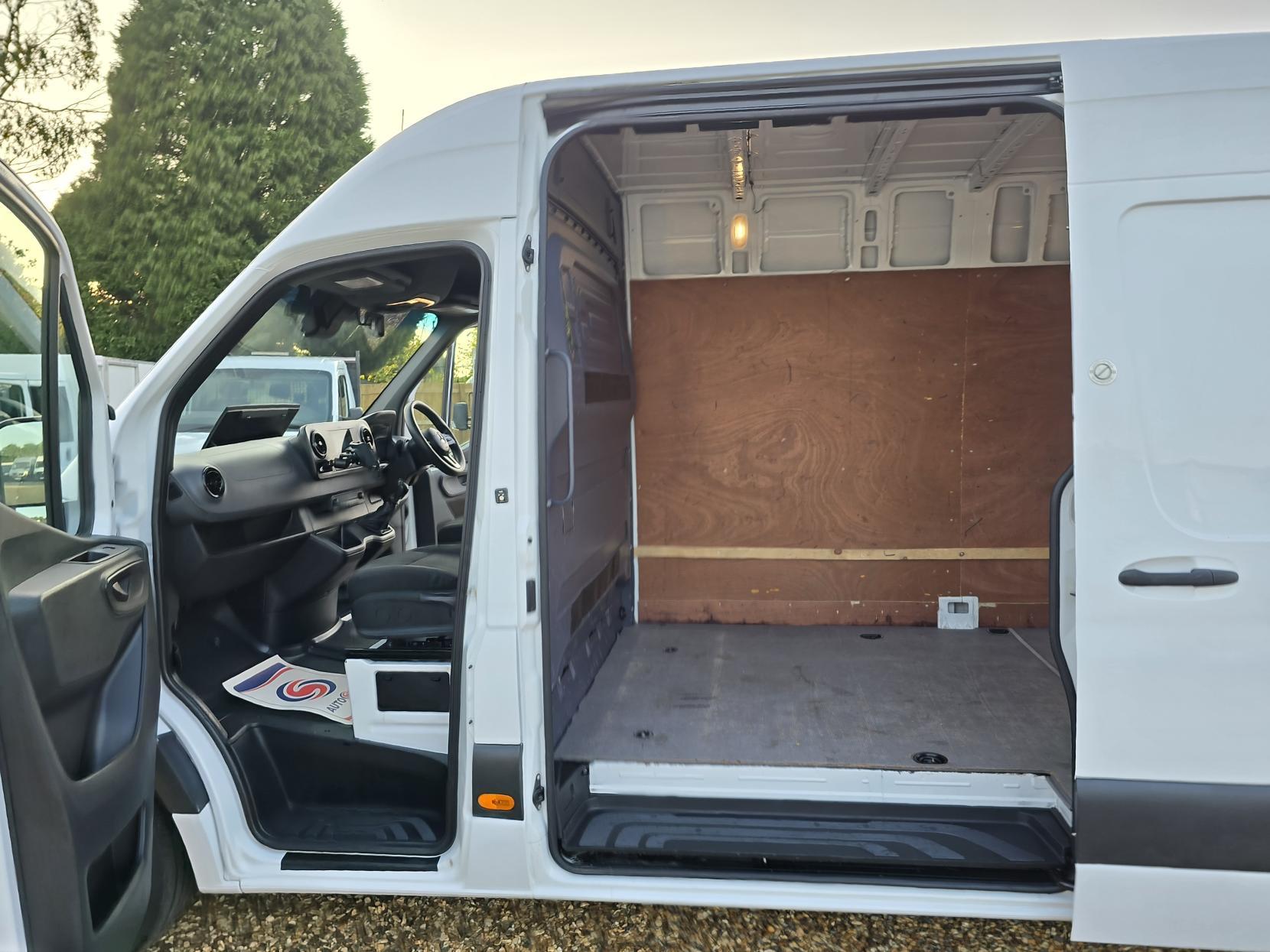 Mercedes-Benz Sprinter 2.1 311 CDI Panel Van 5dr Diesel Manual RWD L3 H2 Euro 6 (114 ps)