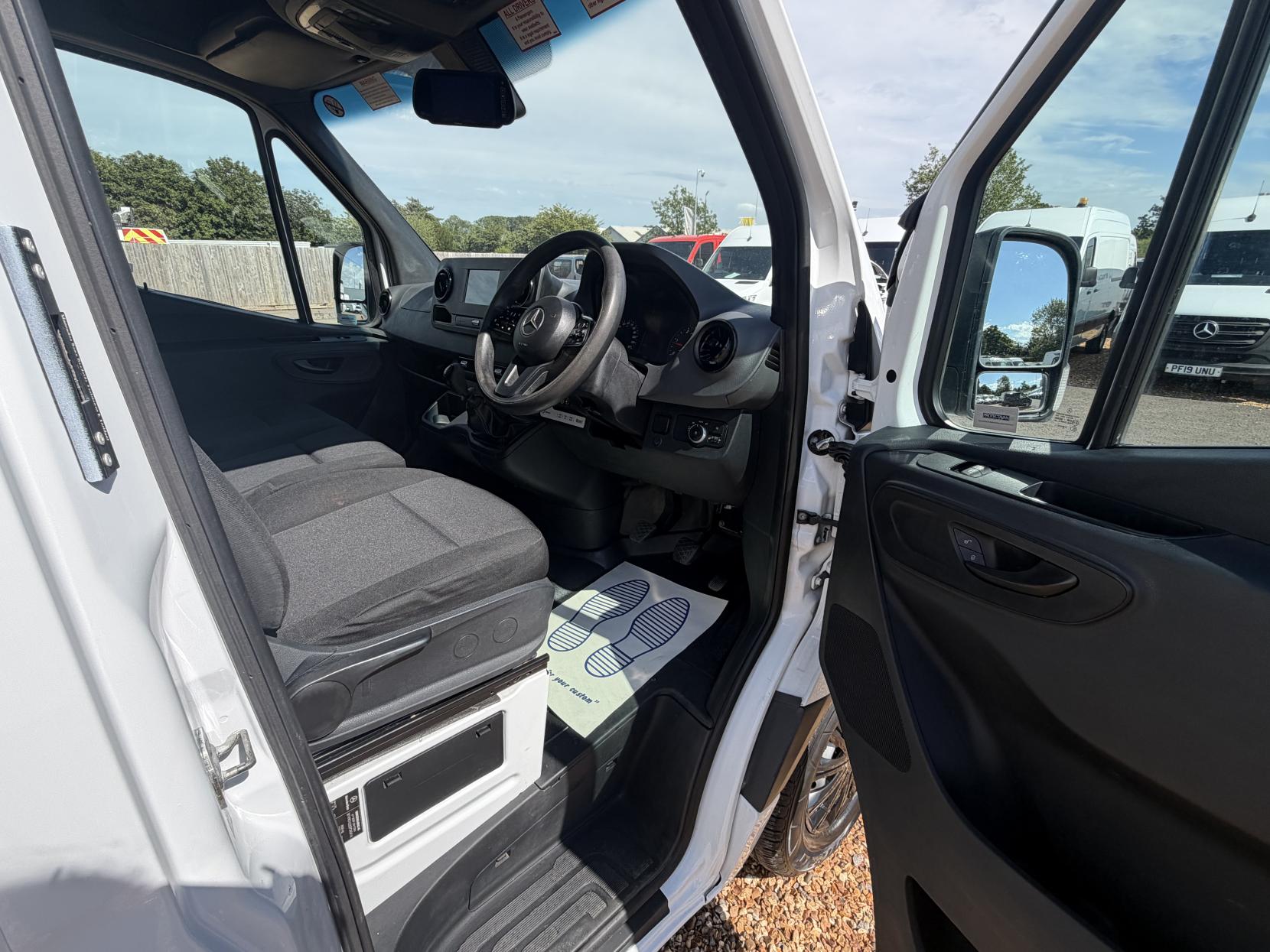 2020 Mercedes-Benz Sprinter 2.1 316 CDI Panel Van 5dr Diesel Manual RWD L2 H2 Euro 6 (163 ps) - Thumbnail 8