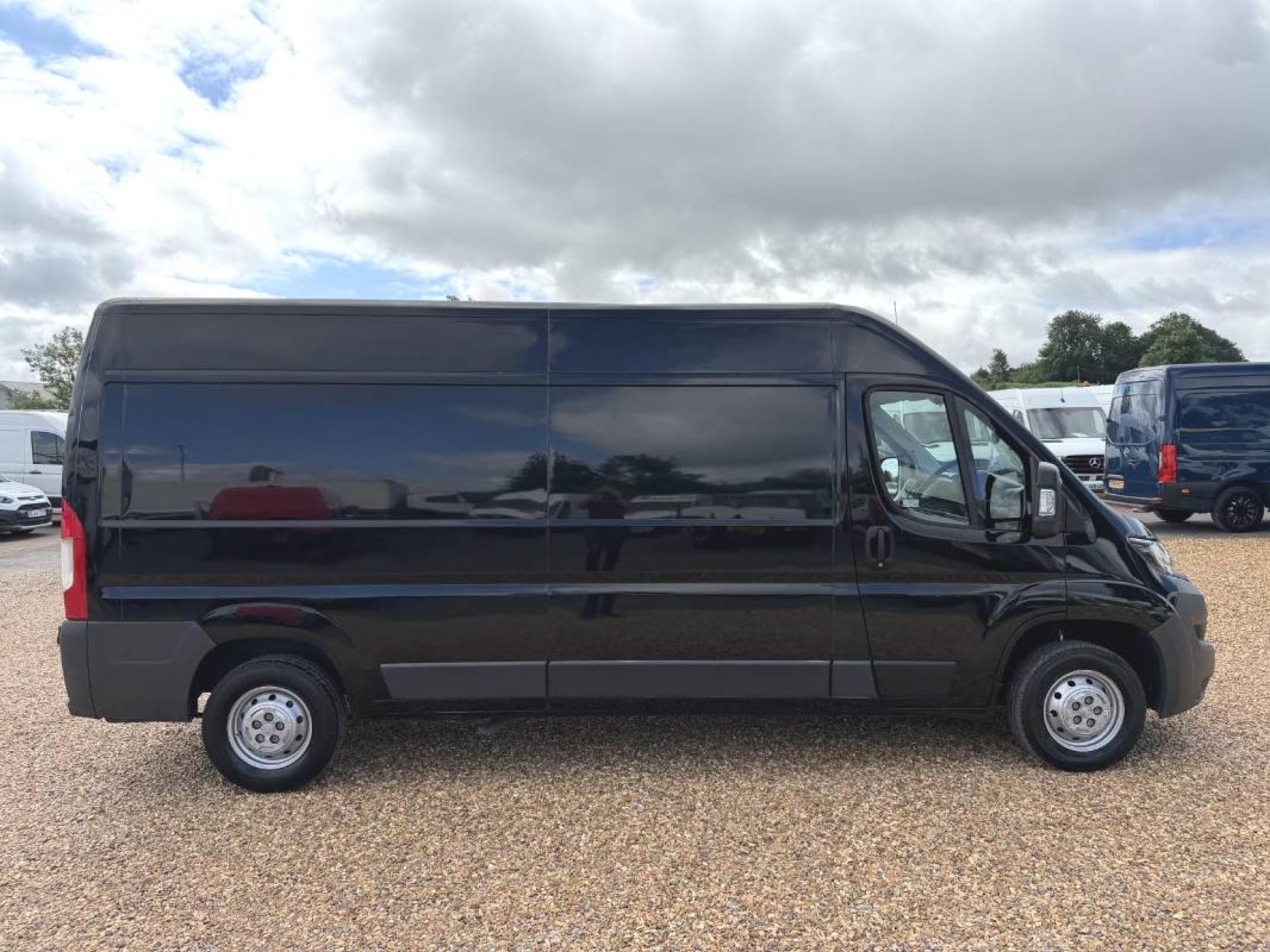 2017 Peugeot Boxer 2.0 BlueHDi 335 Professional Panel Van 5dr Diesel Manual L3 H2 Euro 6 (130 ps) - Thumbnail 12