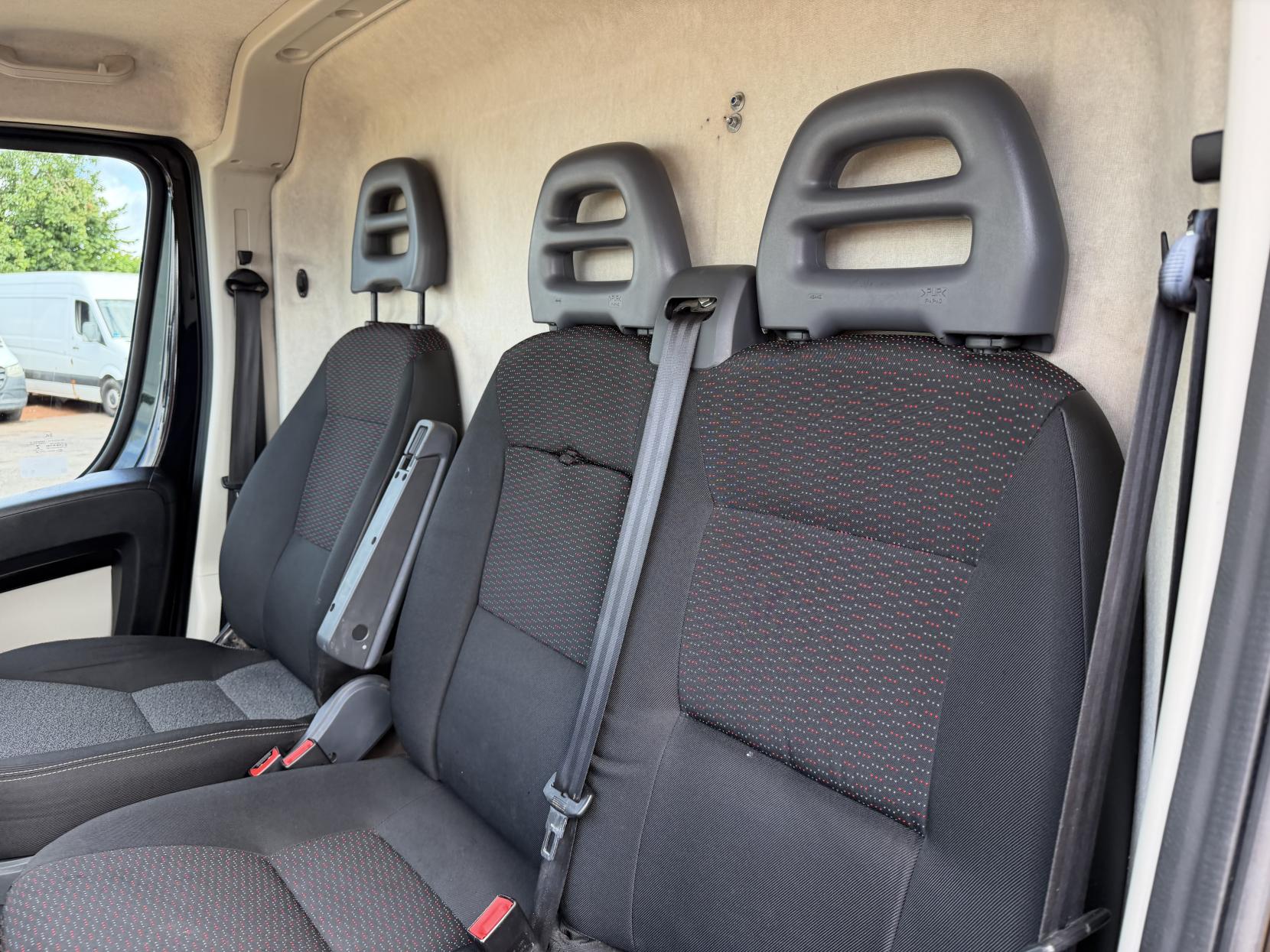 2017 Peugeot Boxer 2.0 BlueHDi 335 Professional Panel Van 5dr Diesel Manual L3 H2 Euro 6 (130 ps) - Thumbnail 17