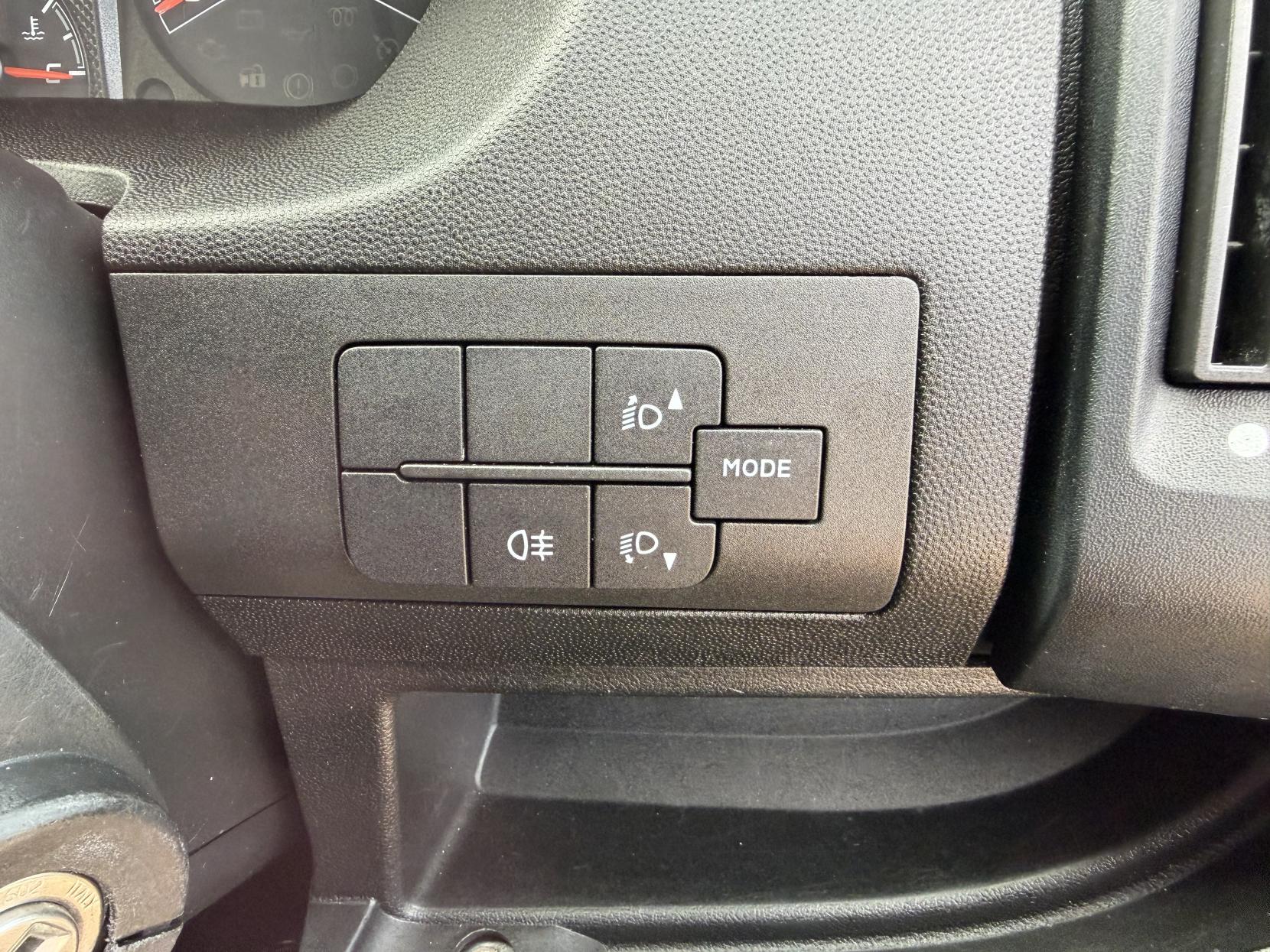 2017 Peugeot Boxer 2.0 BlueHDi 335 Professional Panel Van 5dr Diesel Manual L3 H2 Euro 6 (130 ps) - Thumbnail 37