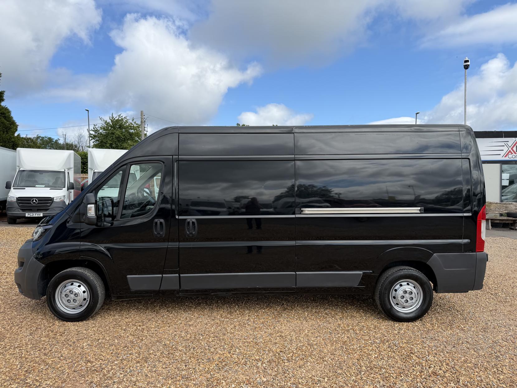 2017 Peugeot Boxer 2.0 BlueHDi 335 Professional Panel Van 5dr Diesel Manual L3 H2 Euro 6 (130 ps) - Thumbnail 8