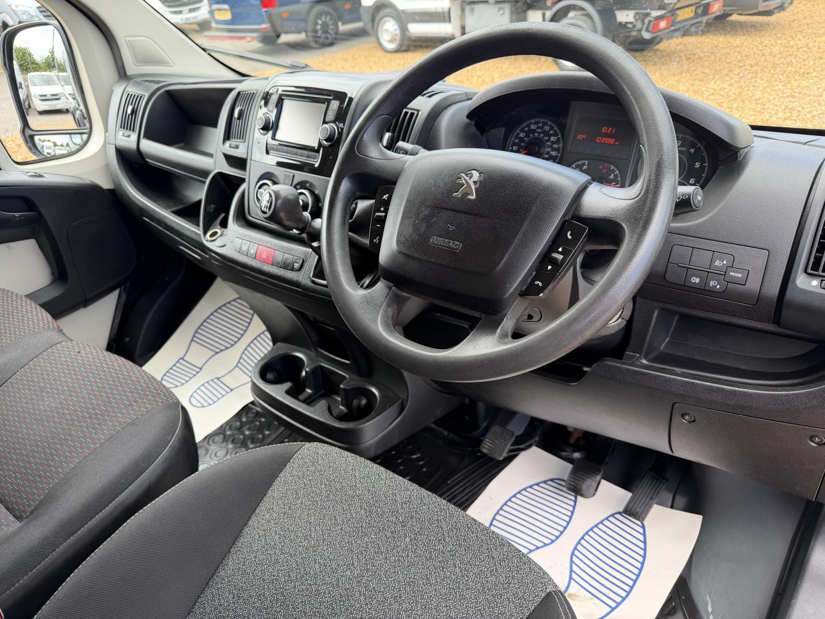 2017 Peugeot Boxer 2.0 BlueHDi 335 Professional Panel Van 5dr Diesel Manual L3 H2 Euro 6 (130 ps) - Thumbnail 2