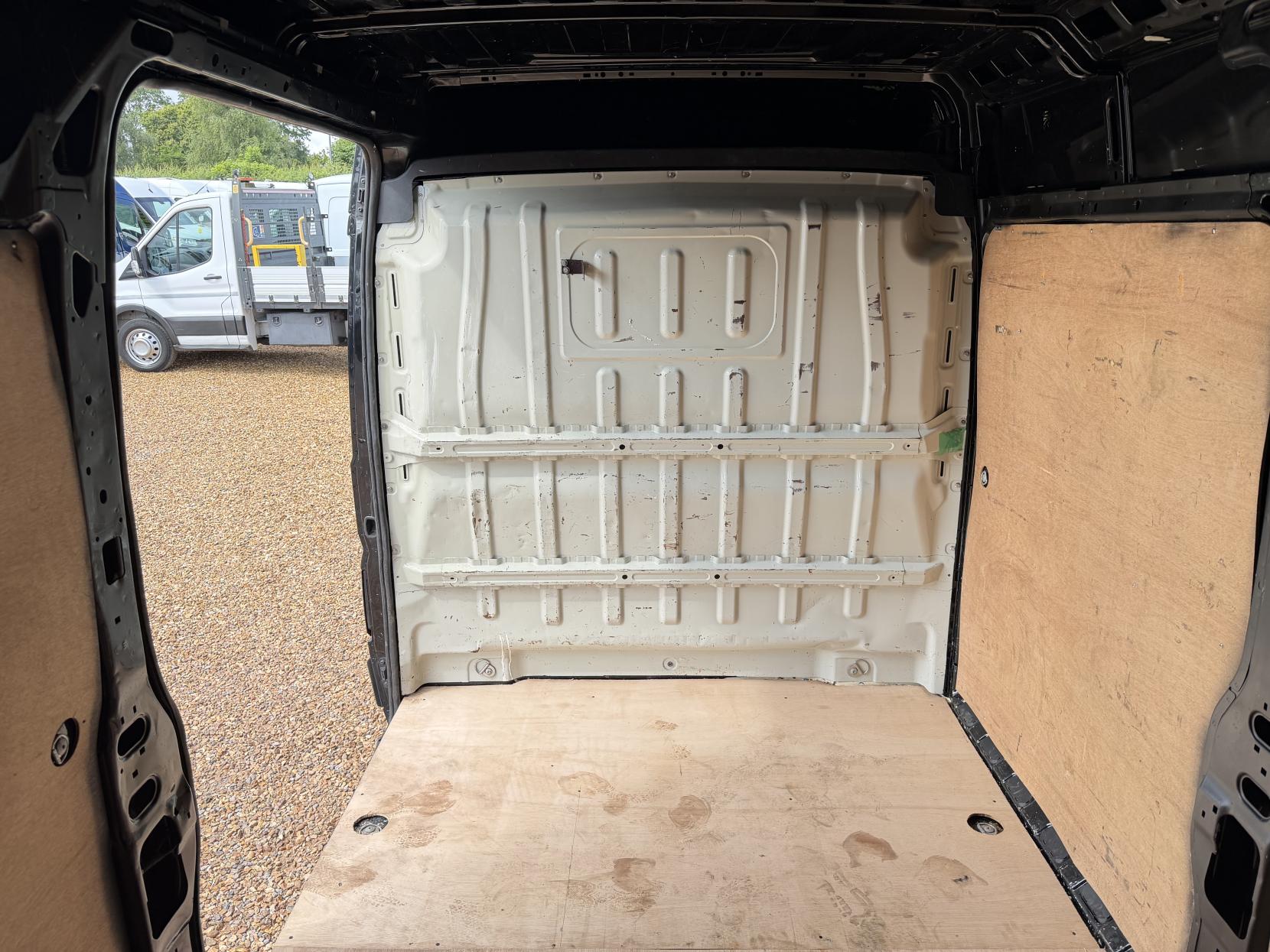 2017 Peugeot Boxer 2.0 BlueHDi 335 Professional Panel Van 5dr Diesel Manual L3 H2 Euro 6 (130 ps) - Thumbnail 23