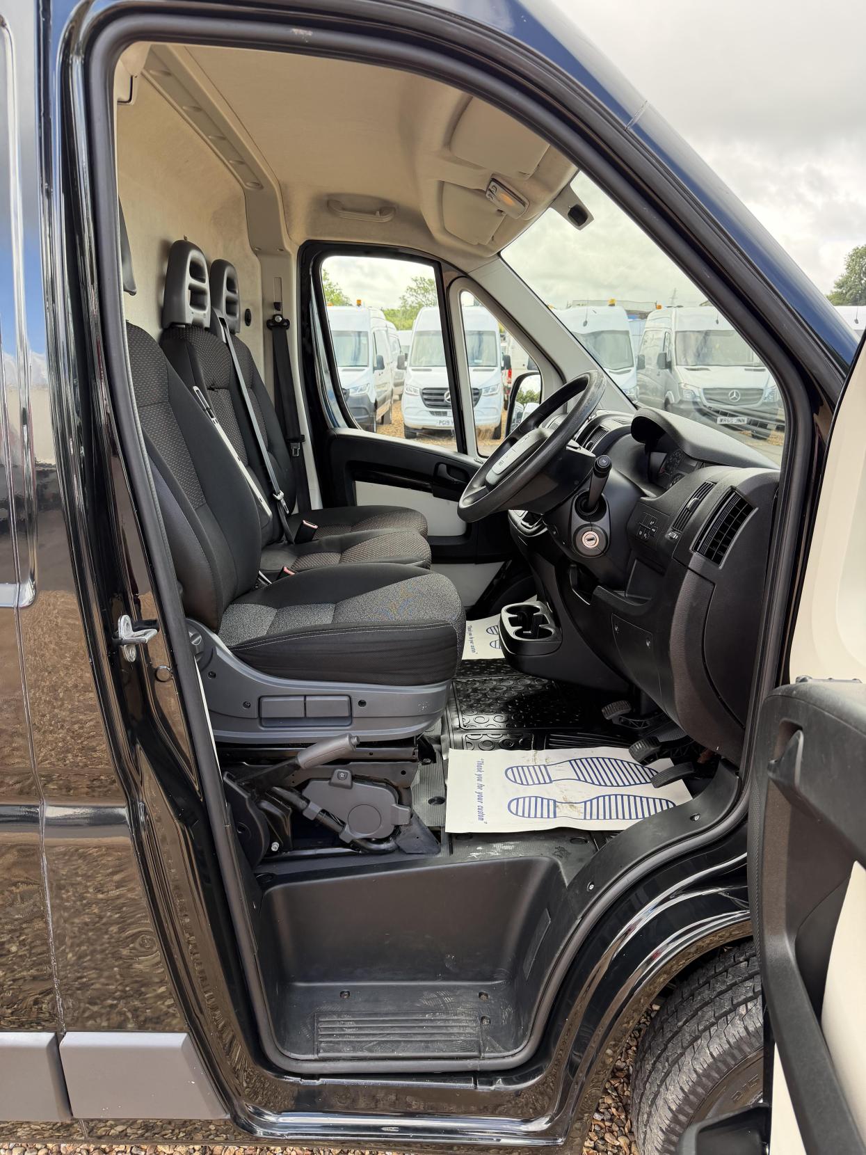 2017 Peugeot Boxer 2.0 BlueHDi 335 Professional Panel Van 5dr Diesel Manual L3 H2 Euro 6 (130 ps) - Thumbnail 15