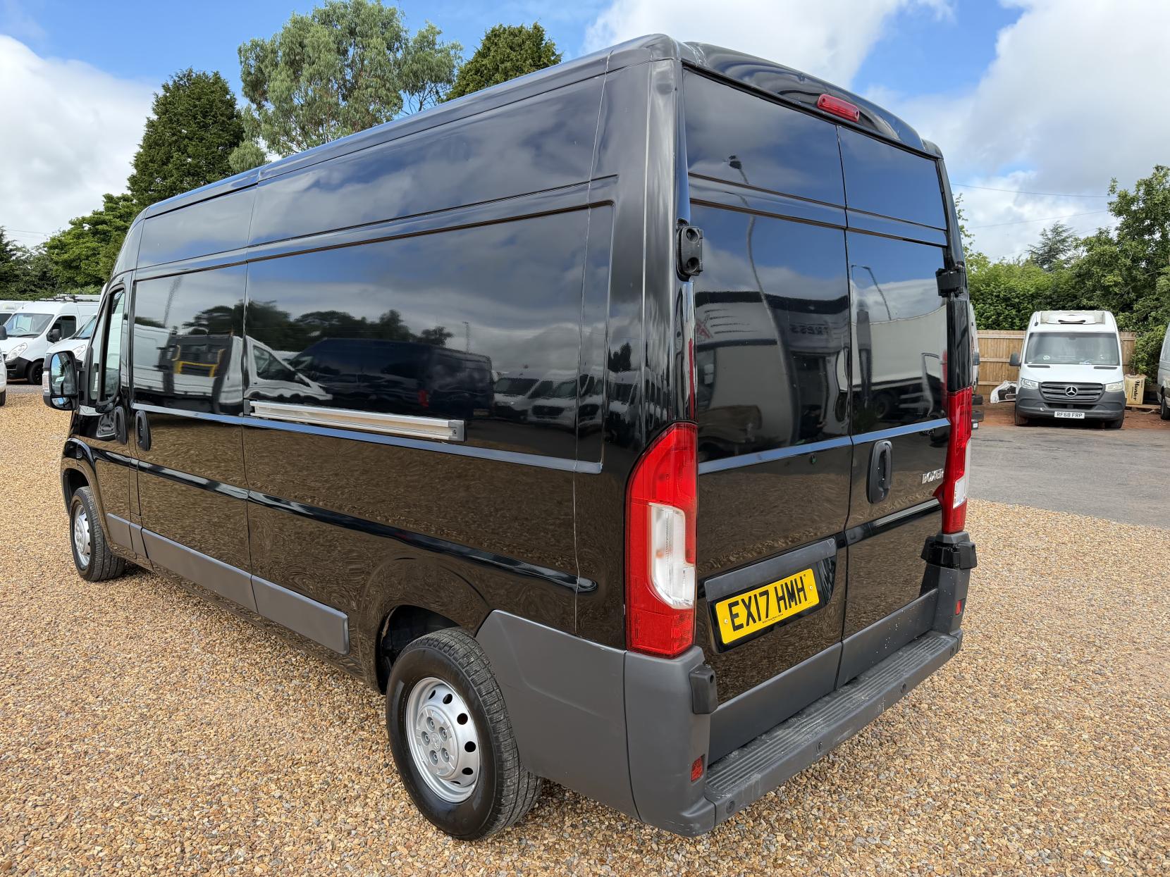 2017 Peugeot Boxer 2.0 BlueHDi 335 Professional Panel Van 5dr Diesel Manual L3 H2 Euro 6 (130 ps) - Thumbnail 9