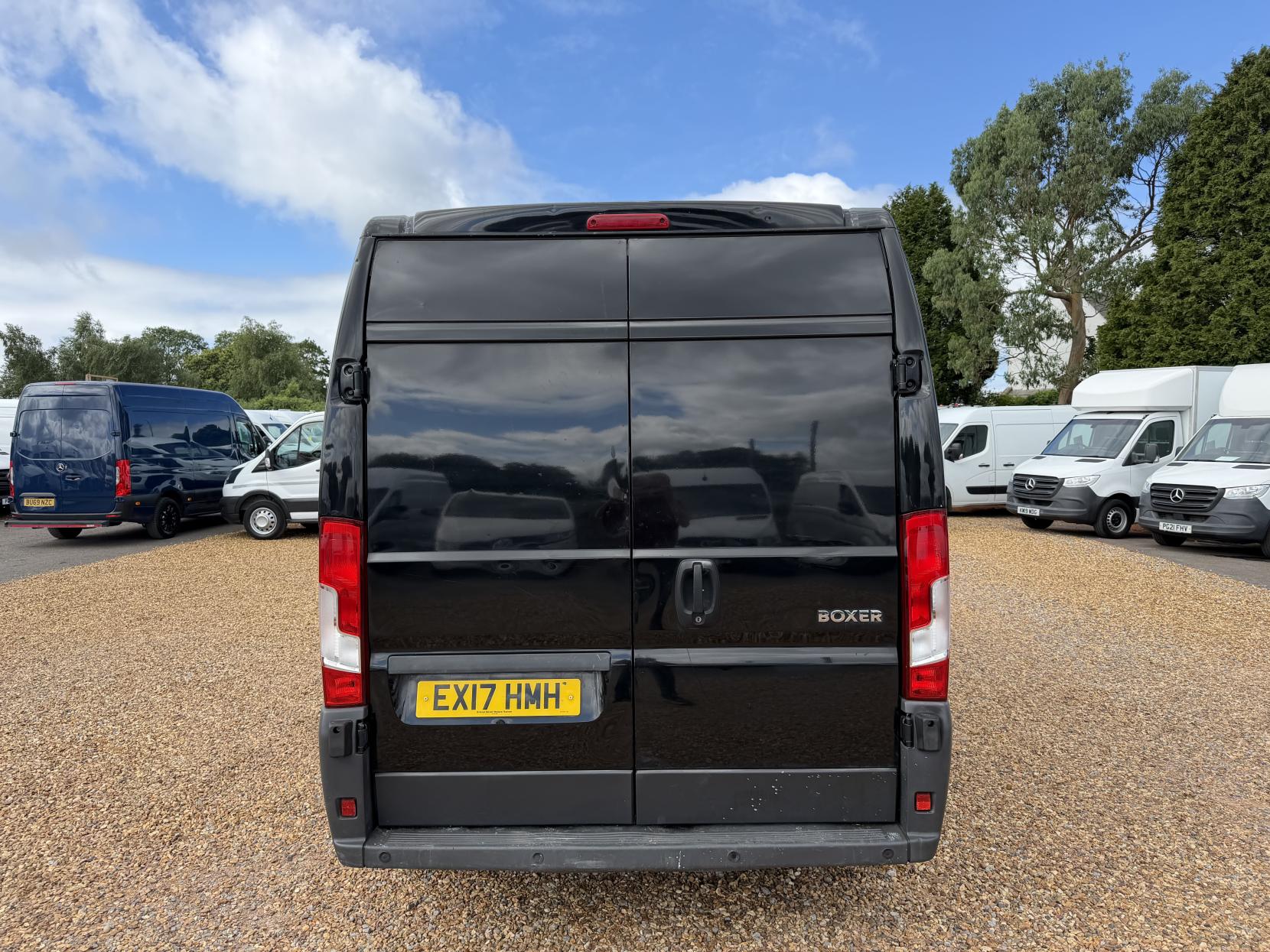 2017 Peugeot Boxer 2.0 BlueHDi 335 Professional Panel Van 5dr Diesel Manual L3 H2 Euro 6 (130 ps) - Thumbnail 10