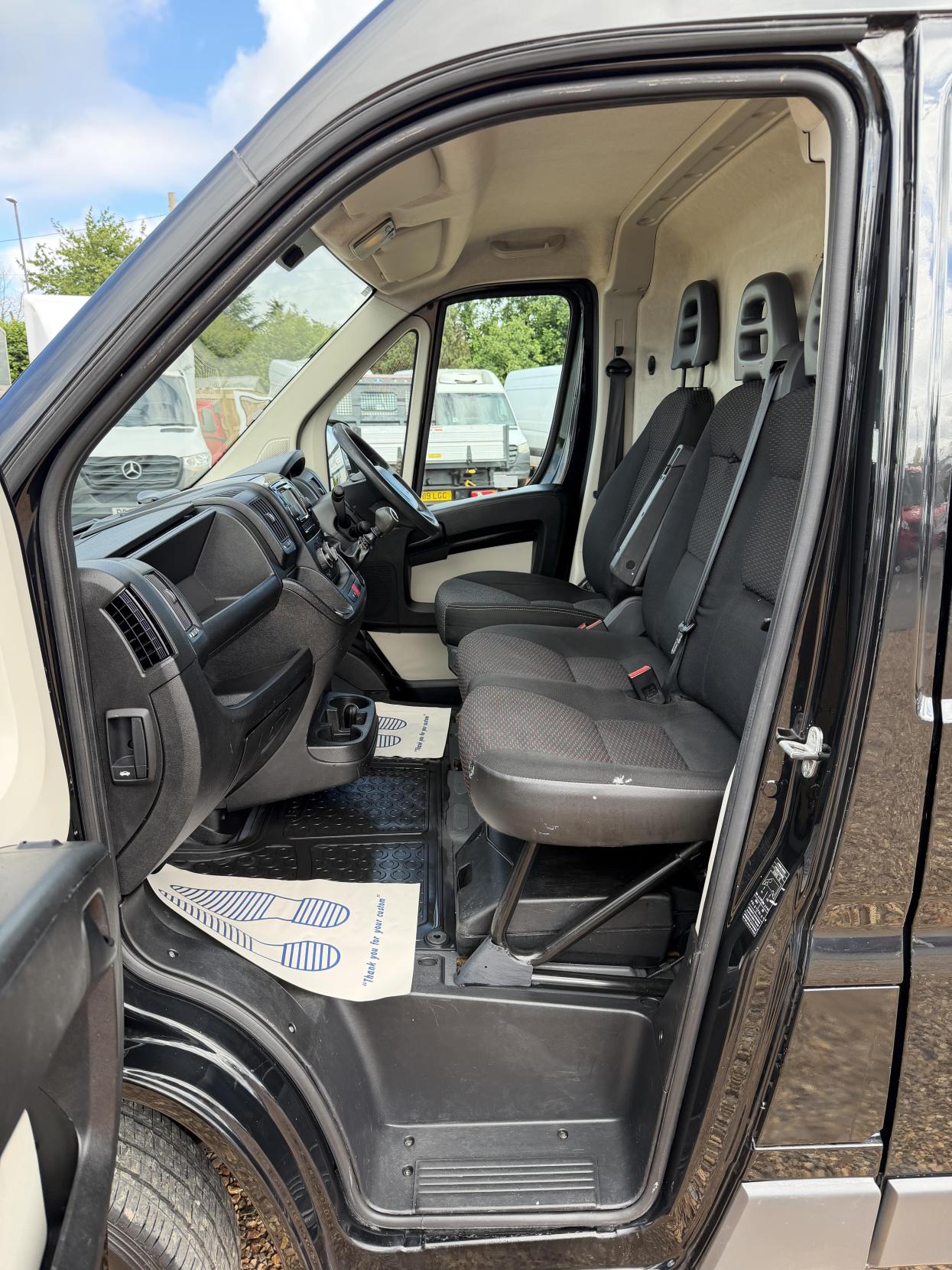 2017 Peugeot Boxer 2.0 BlueHDi 335 Professional Panel Van 5dr Diesel Manual L3 H2 Euro 6 (130 ps) - Thumbnail 18