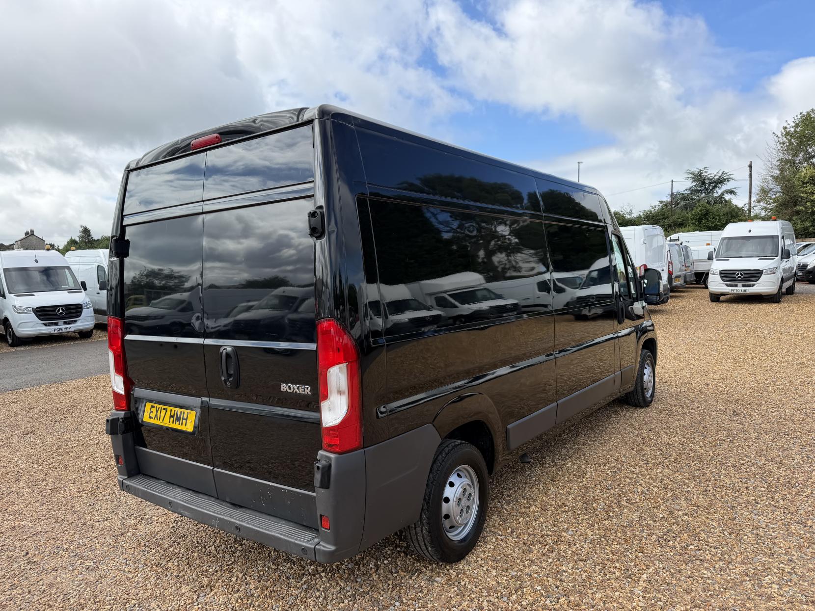 2017 Peugeot Boxer 2.0 BlueHDi 335 Professional Panel Van 5dr Diesel Manual L3 H2 Euro 6 (130 ps) - Thumbnail 11