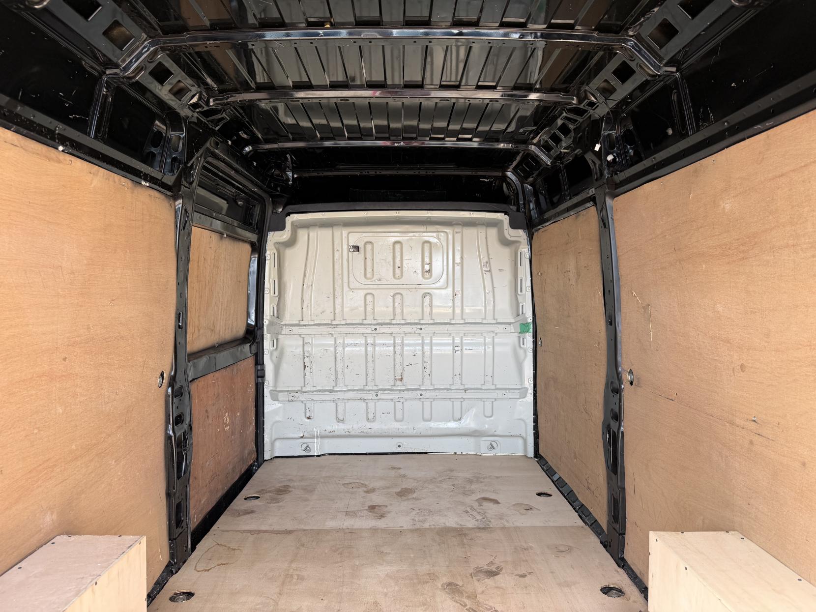 2017 Peugeot Boxer 2.0 BlueHDi 335 Professional Panel Van 5dr Diesel Manual L3 H2 Euro 6 (130 ps) - Thumbnail 26