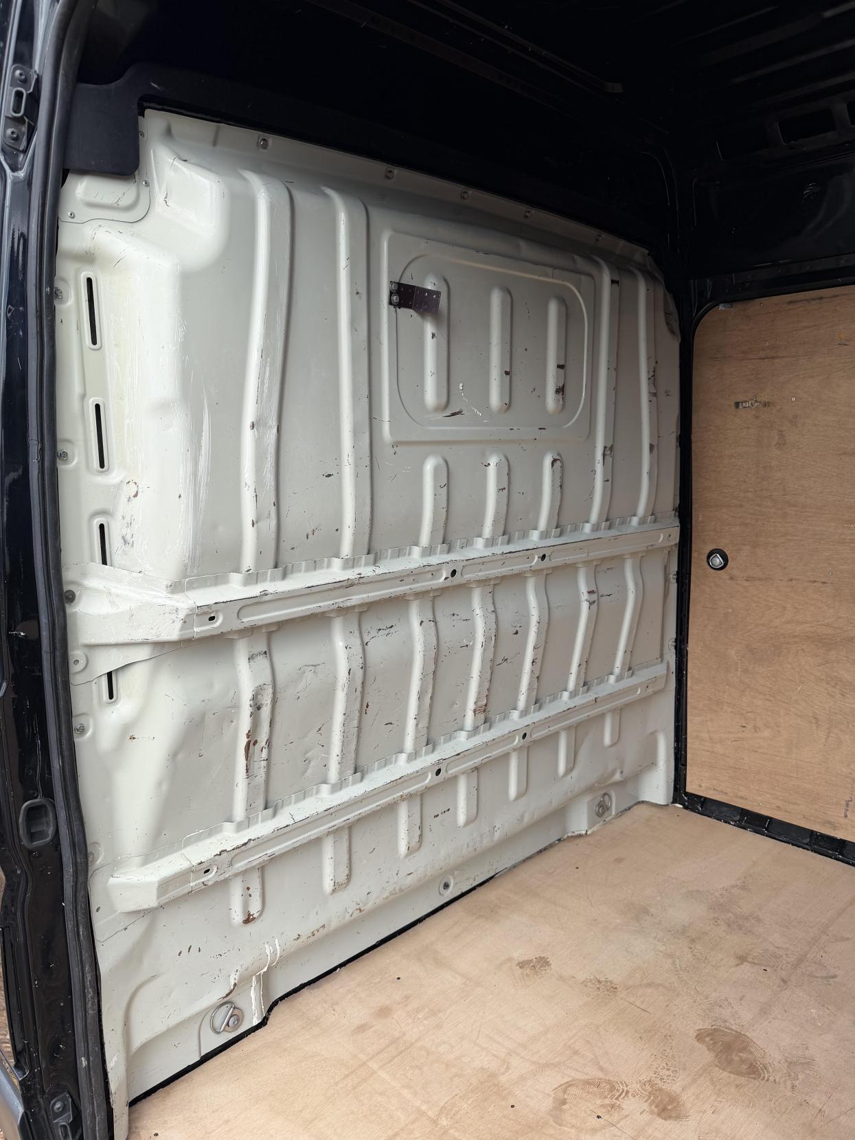 2017 Peugeot Boxer 2.0 BlueHDi 335 Professional Panel Van 5dr Diesel Manual L3 H2 Euro 6 (130 ps) - Thumbnail 21