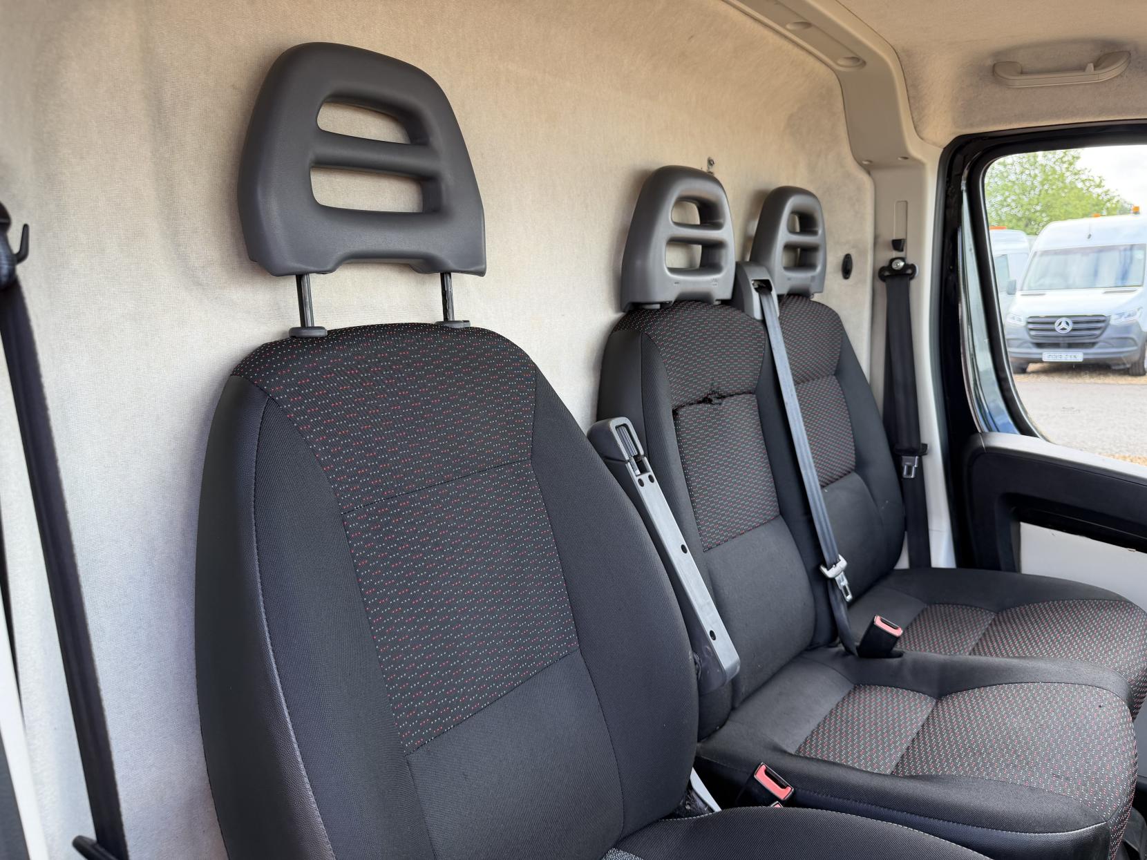 2017 Peugeot Boxer 2.0 BlueHDi 335 Professional Panel Van 5dr Diesel Manual L3 H2 Euro 6 (130 ps) - Thumbnail 14
